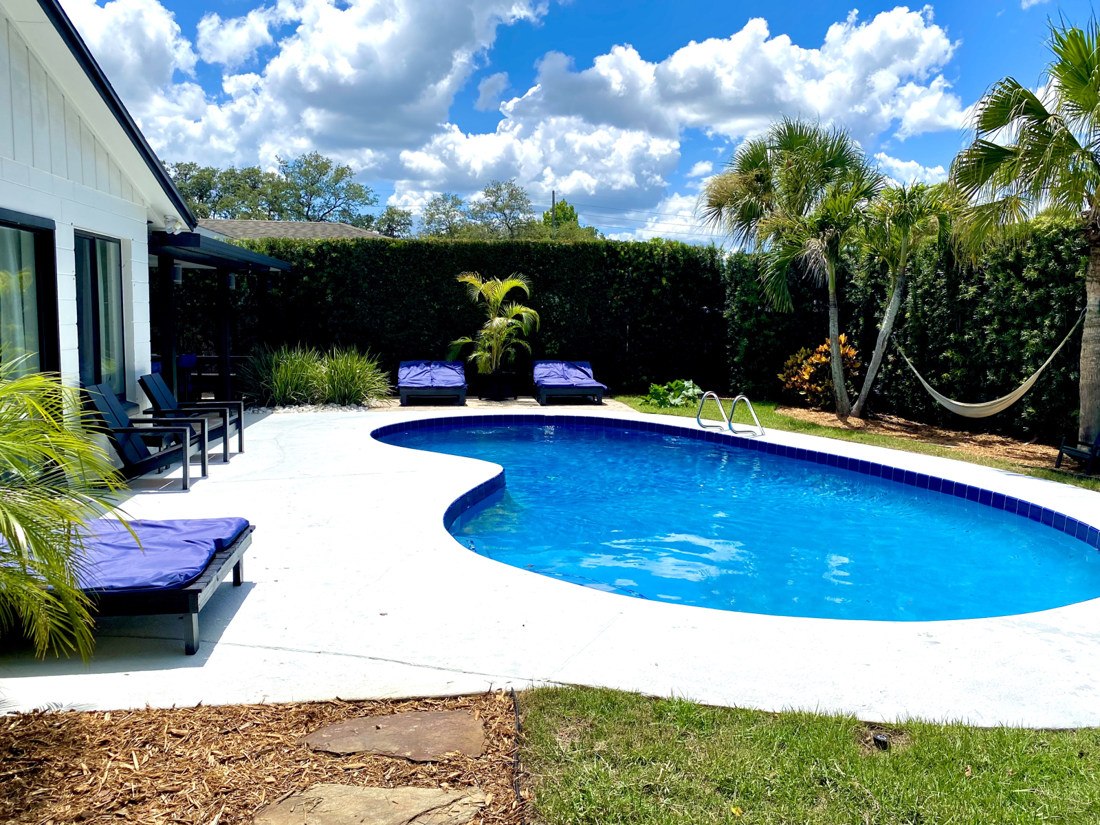 Zwembaddek - 3 ligstoelen voor 6 personen, 2 Adirondack-stoelen en 1 hangmat