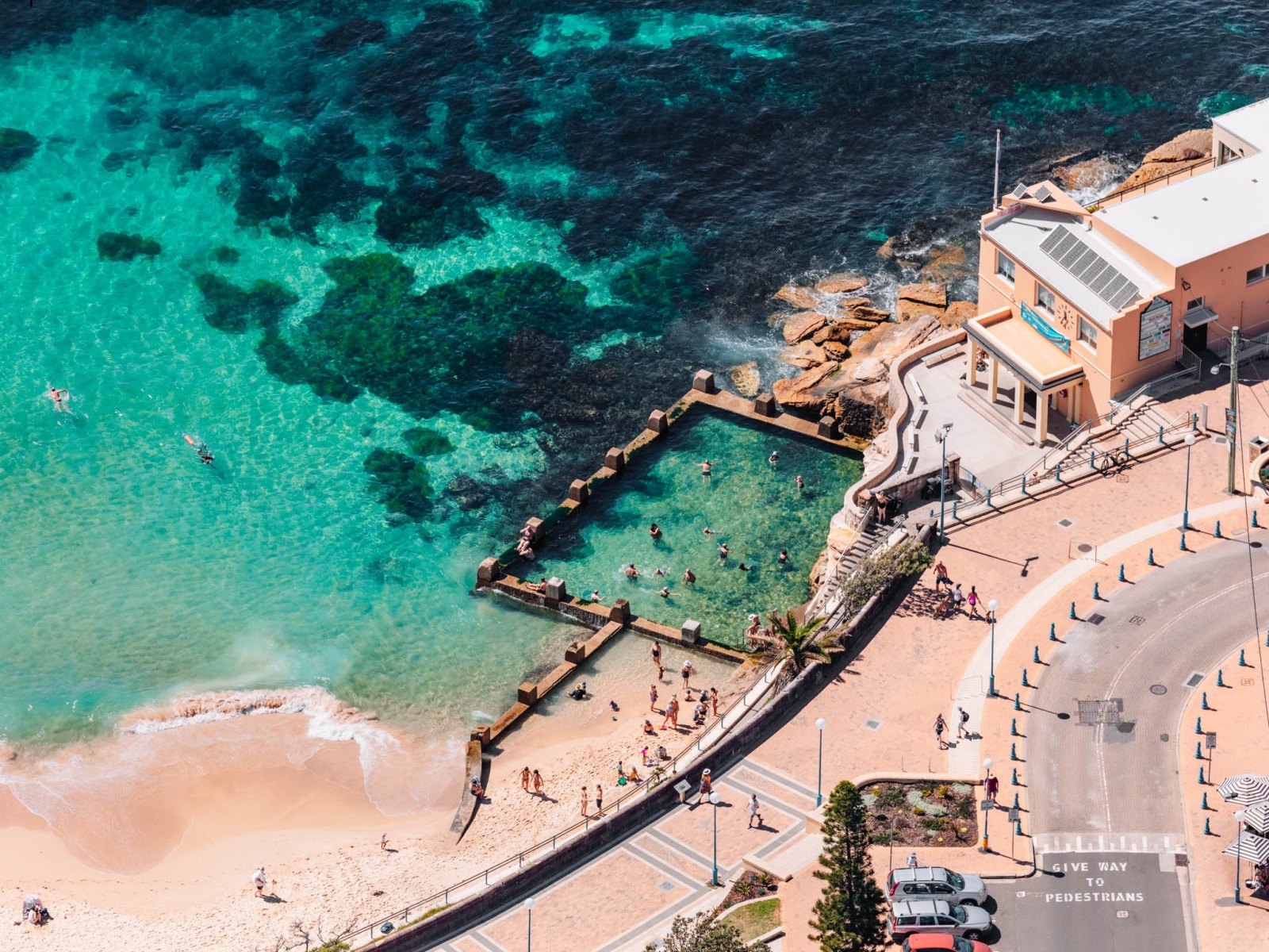 Mooie eenheid. Drie minuten lopen van Coogee Beach, cafés, rotszwembaden, supermarkten, enzovoort