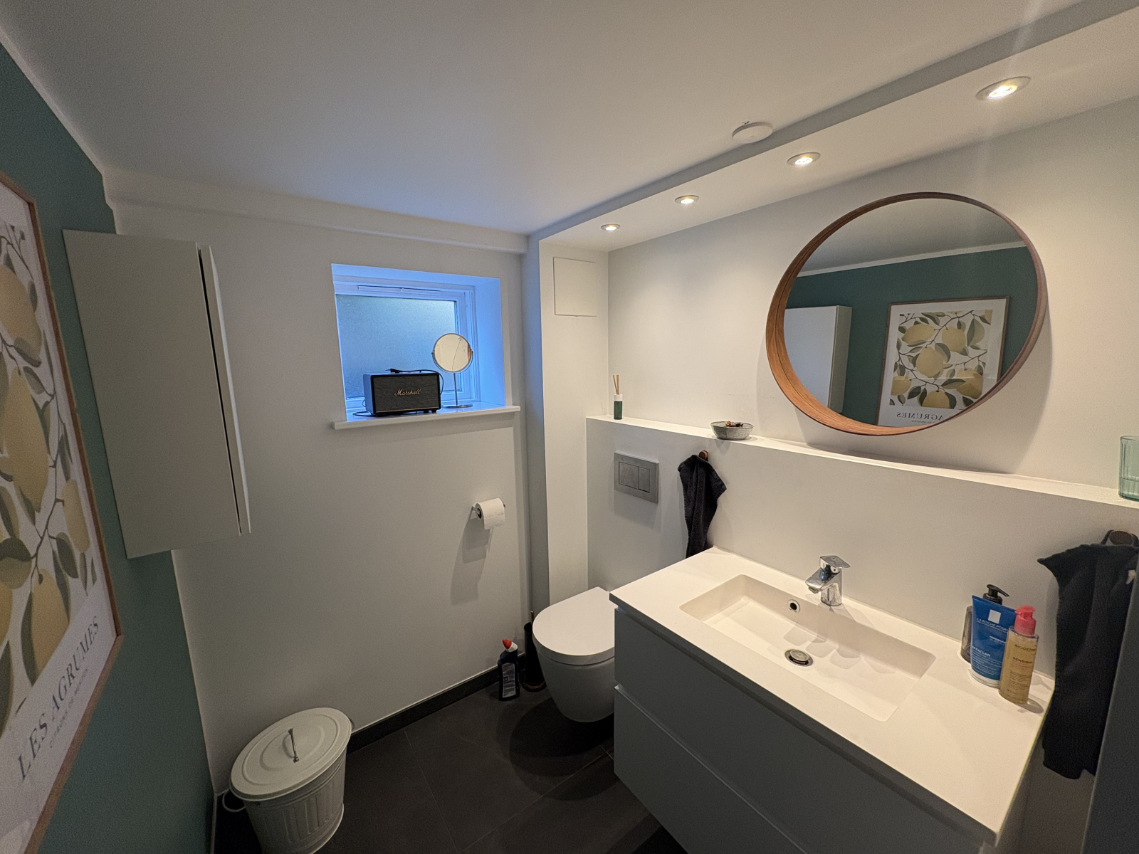 Basement: toilet.