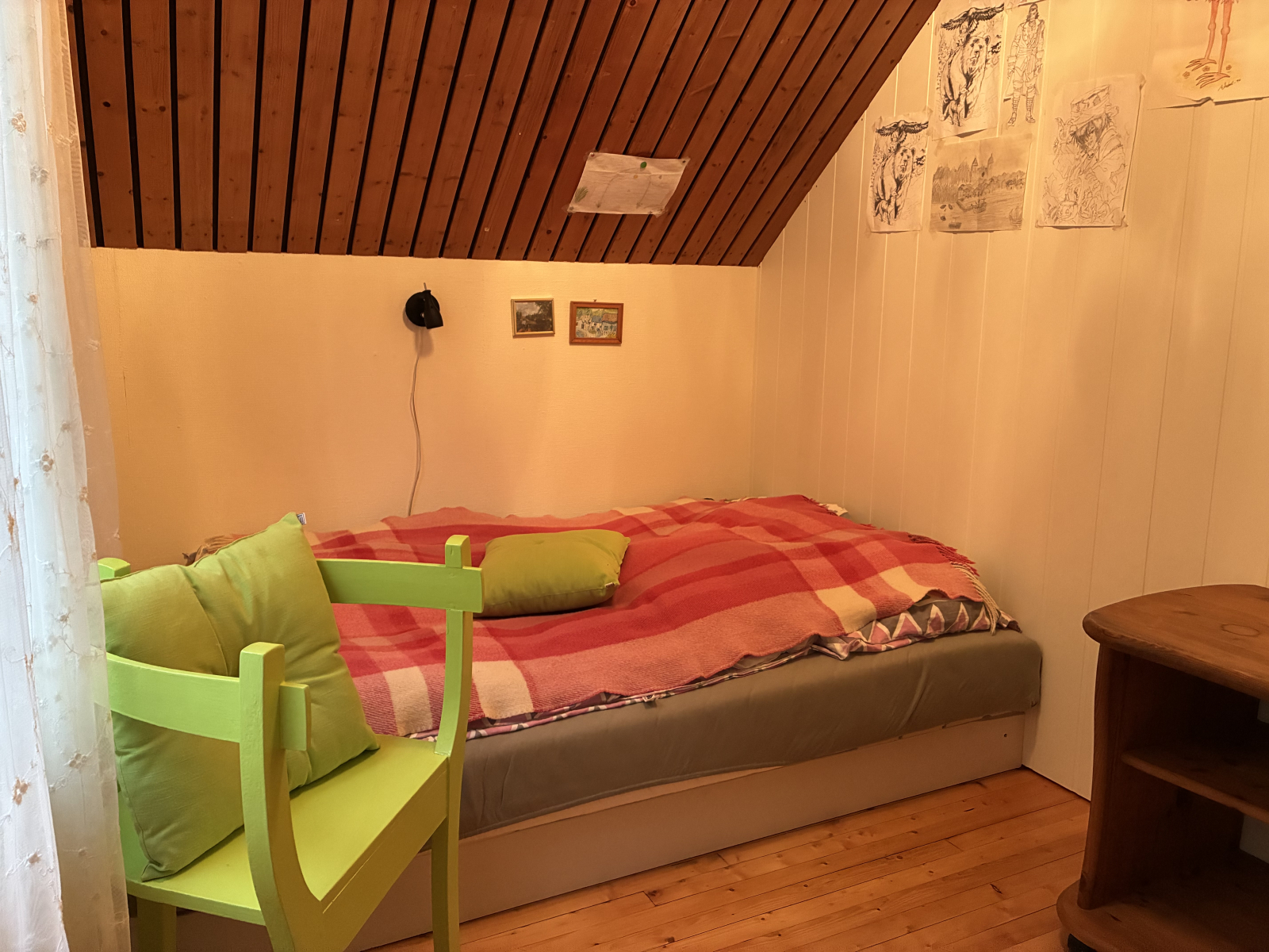Quarto II com cama de solteiro