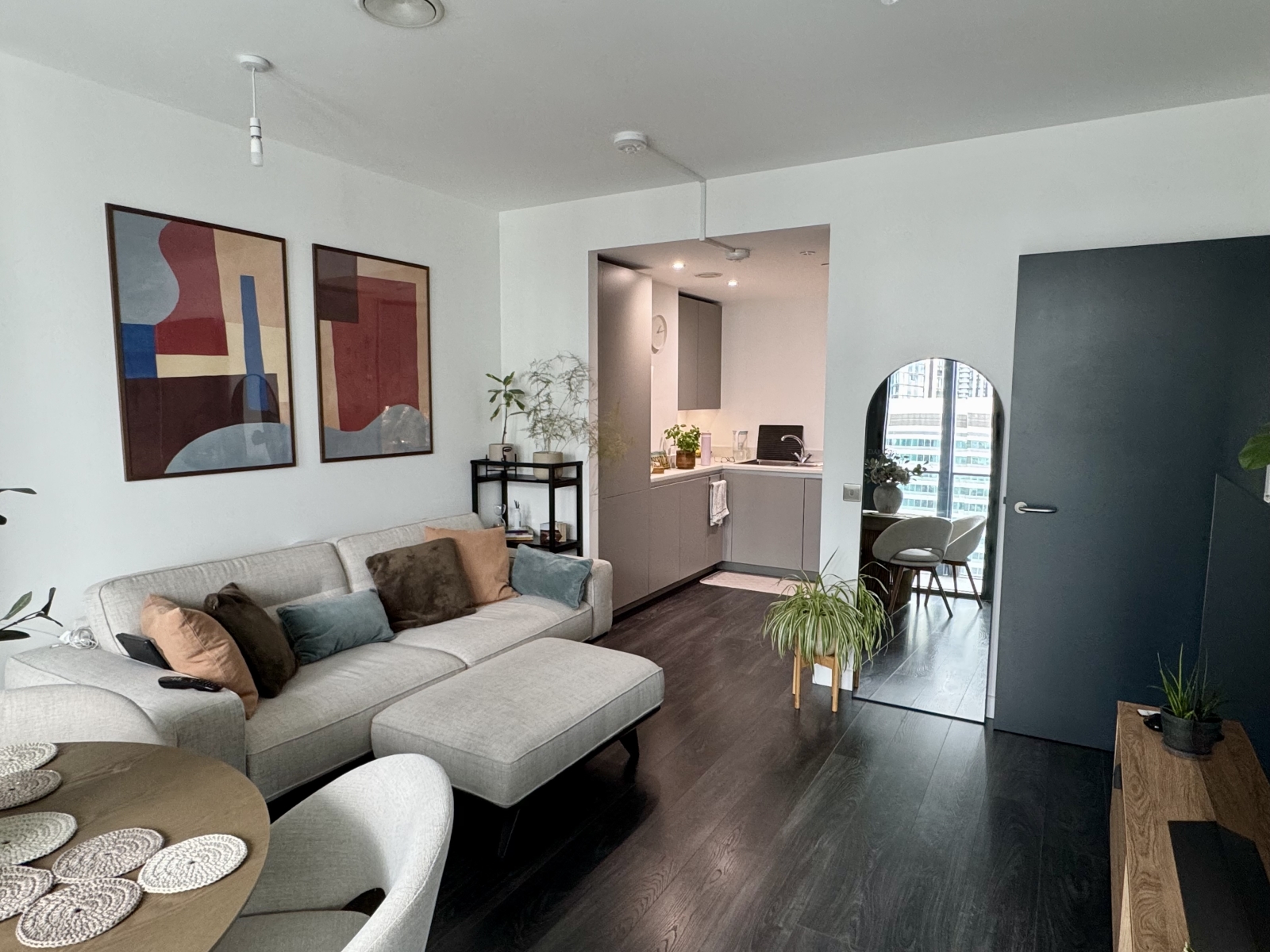 A cool, modern flat with plenty of character - comfortable, welcoming and a great base for exploring.