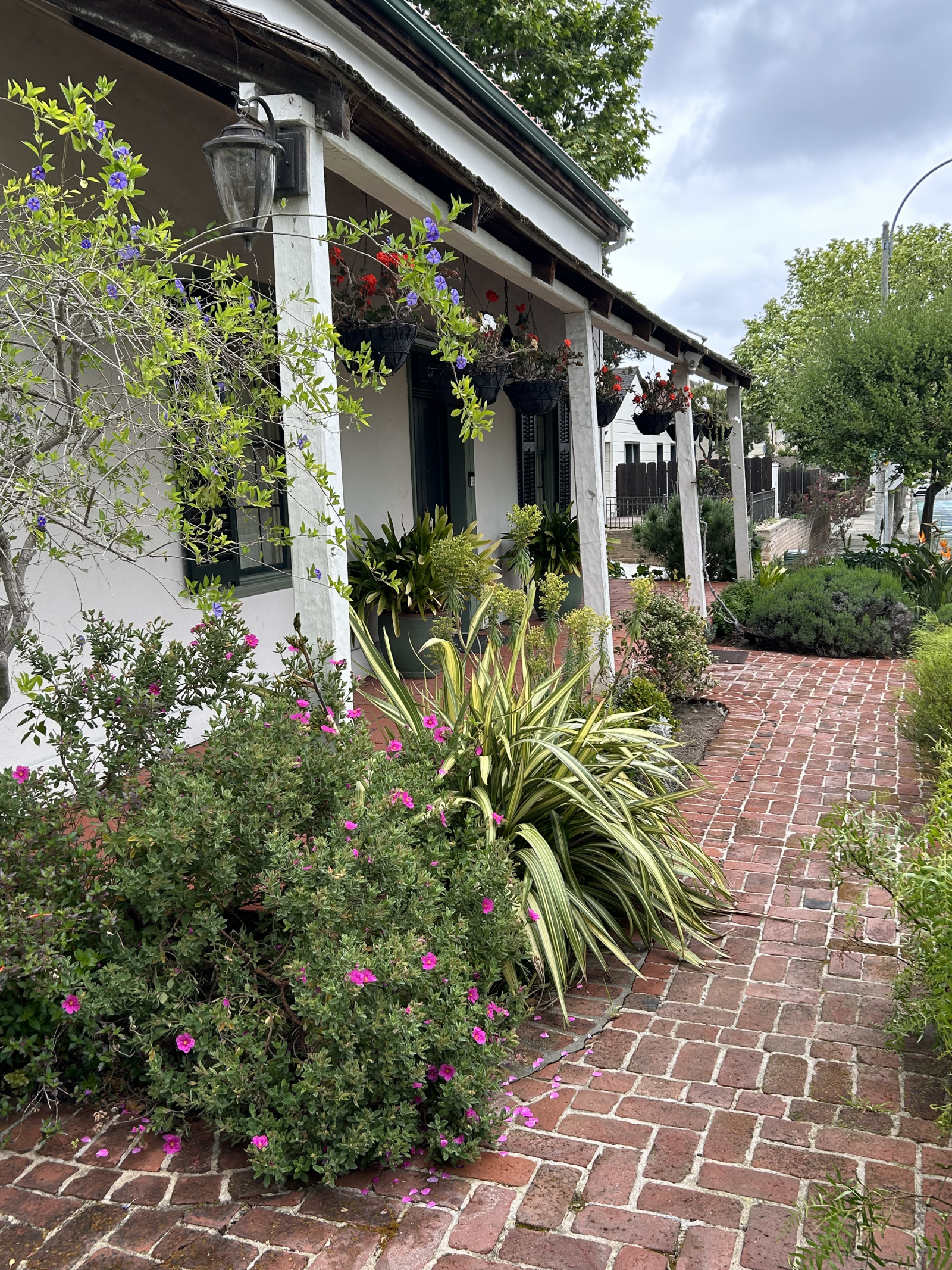 Adobe de jardim no coração de Monterey