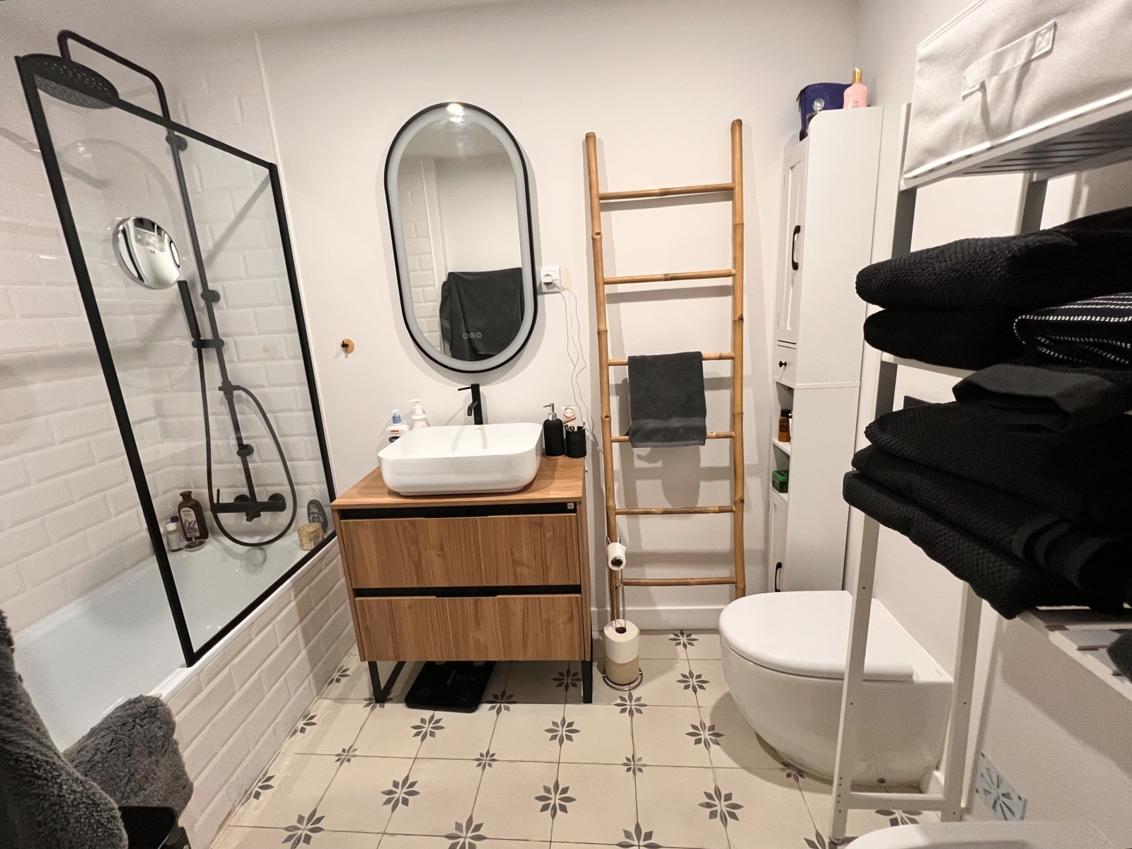 En-suite Bathroom in main bedroom