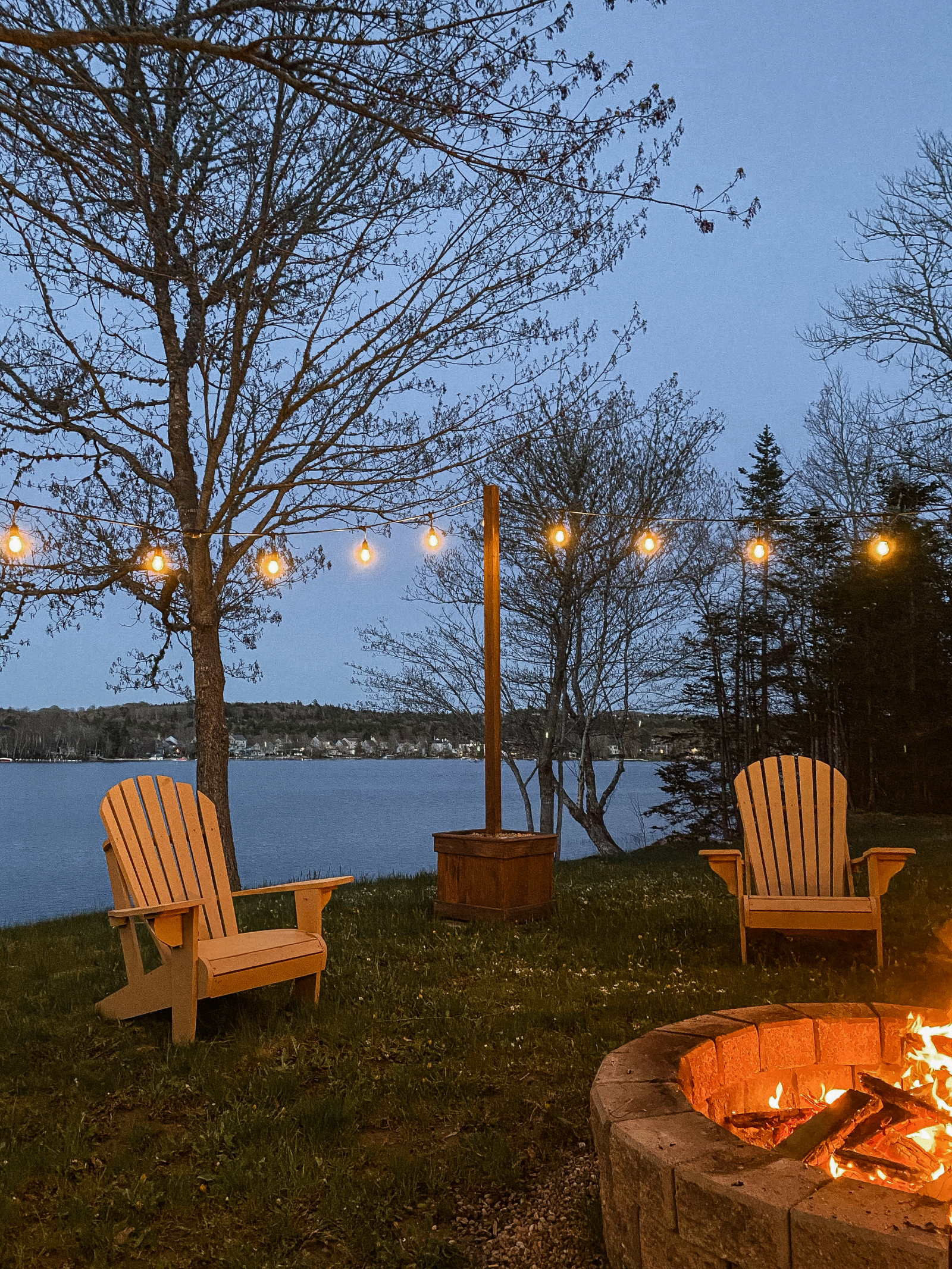 Genießen Sie ein Lagerfeuer unter dem Sternenhimmel.