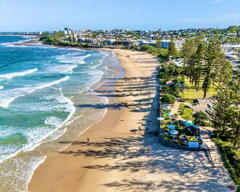 À seulement 8 minutes à pied de la magnifique plage d’Alexandra Headland, une plage surveillée avec ...
