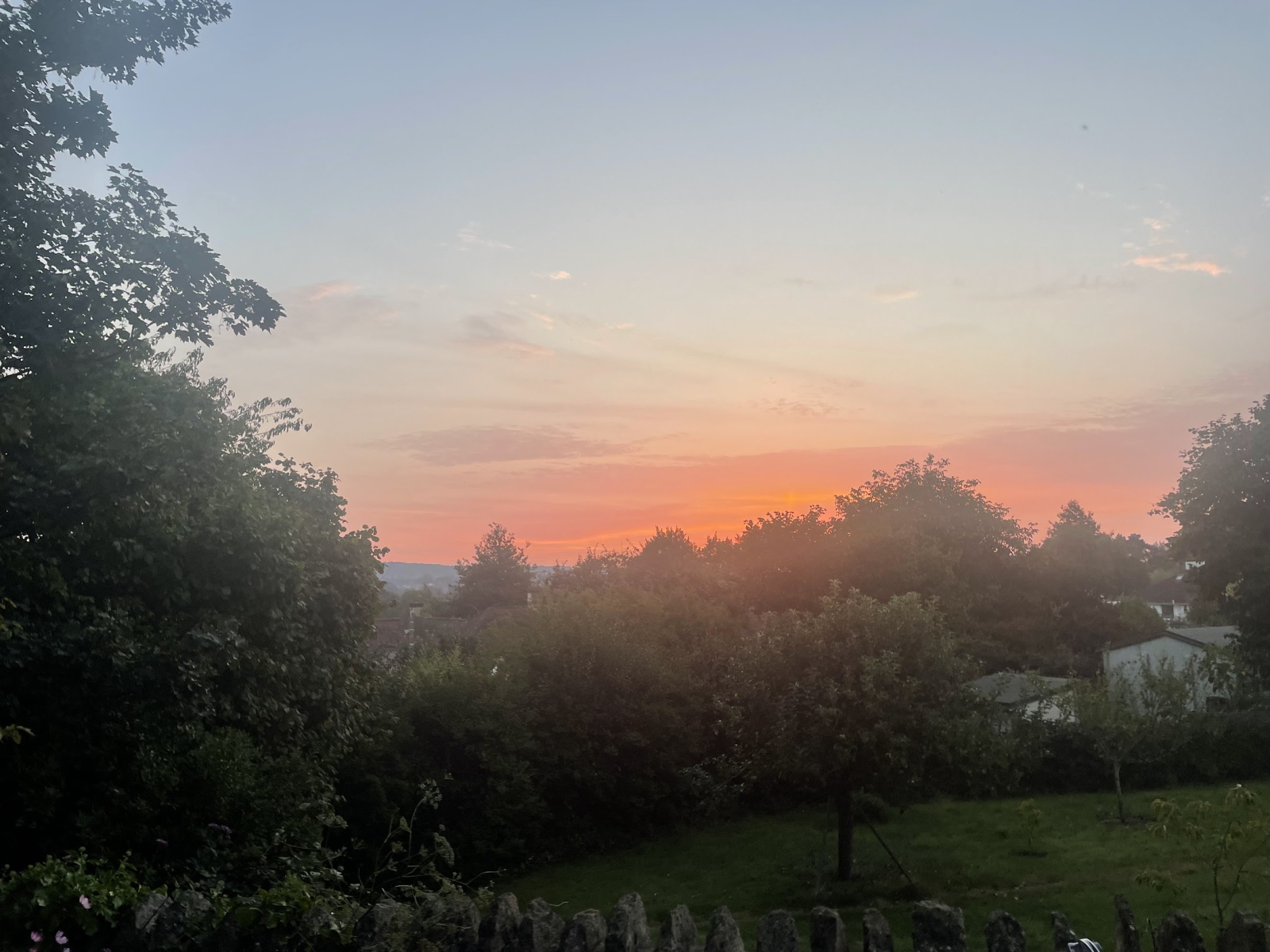 lovely views from garden. Good transport links to london/central oxford. Great bike rides