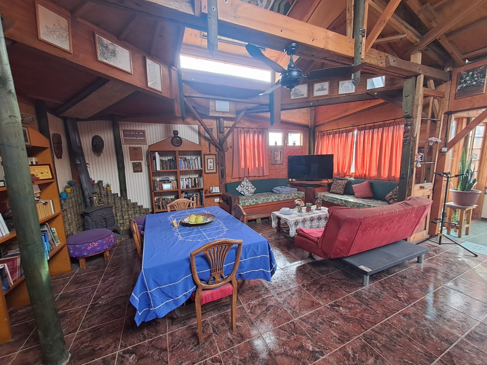 Wooden House between Vineyards and Ocean