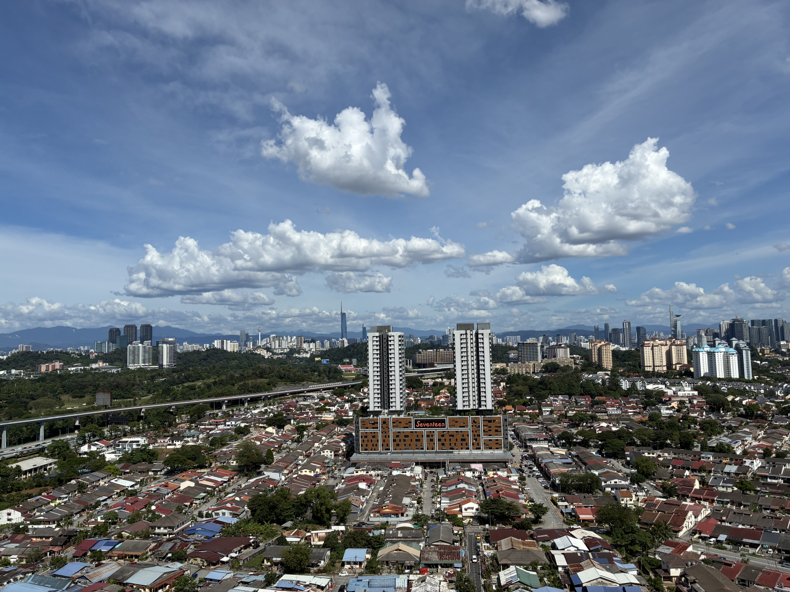 Déplacé de Penang à Kuala Lumpur. Vue sur la ville Niveau 31