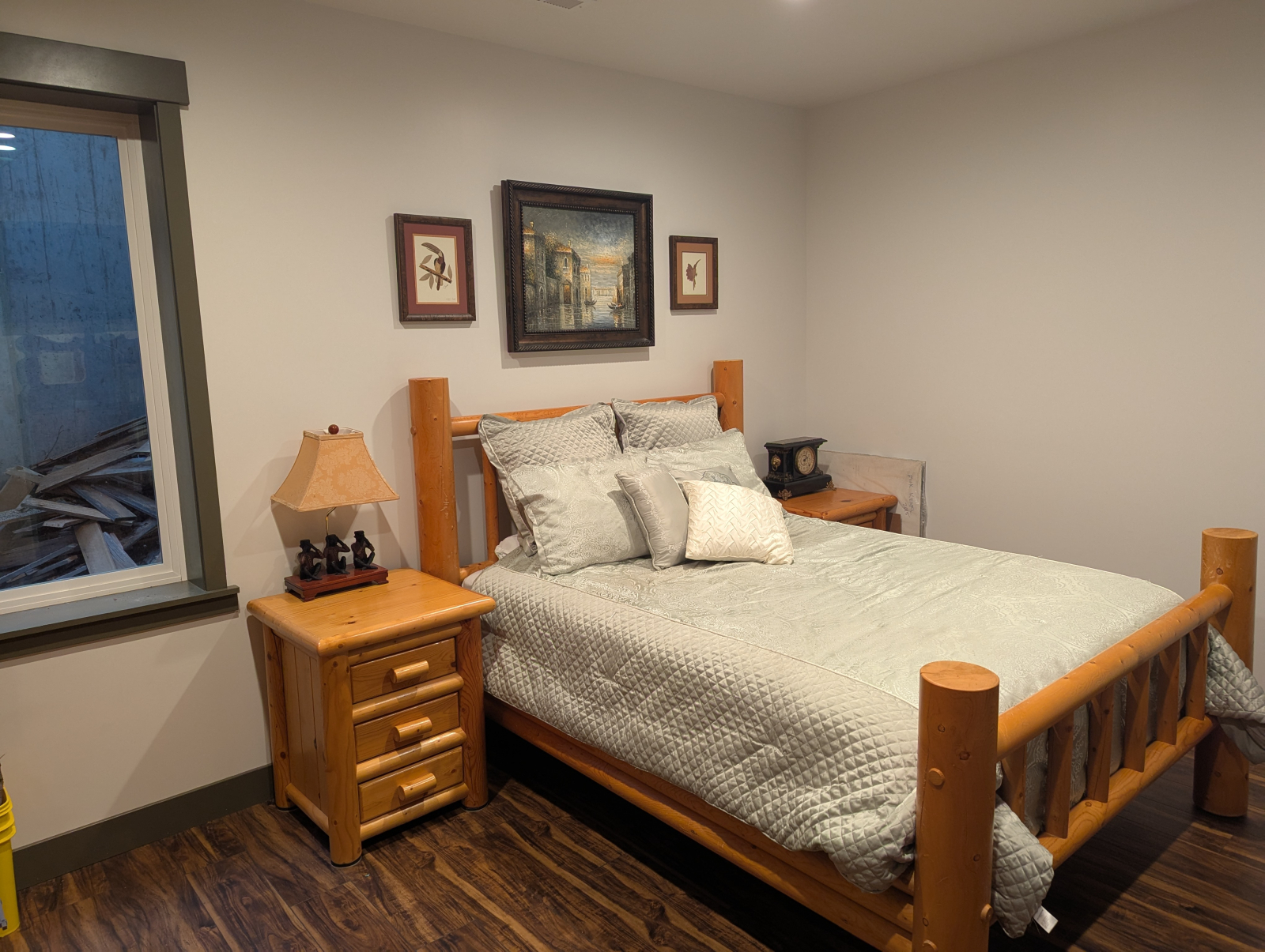 Second bedroom. queen size.