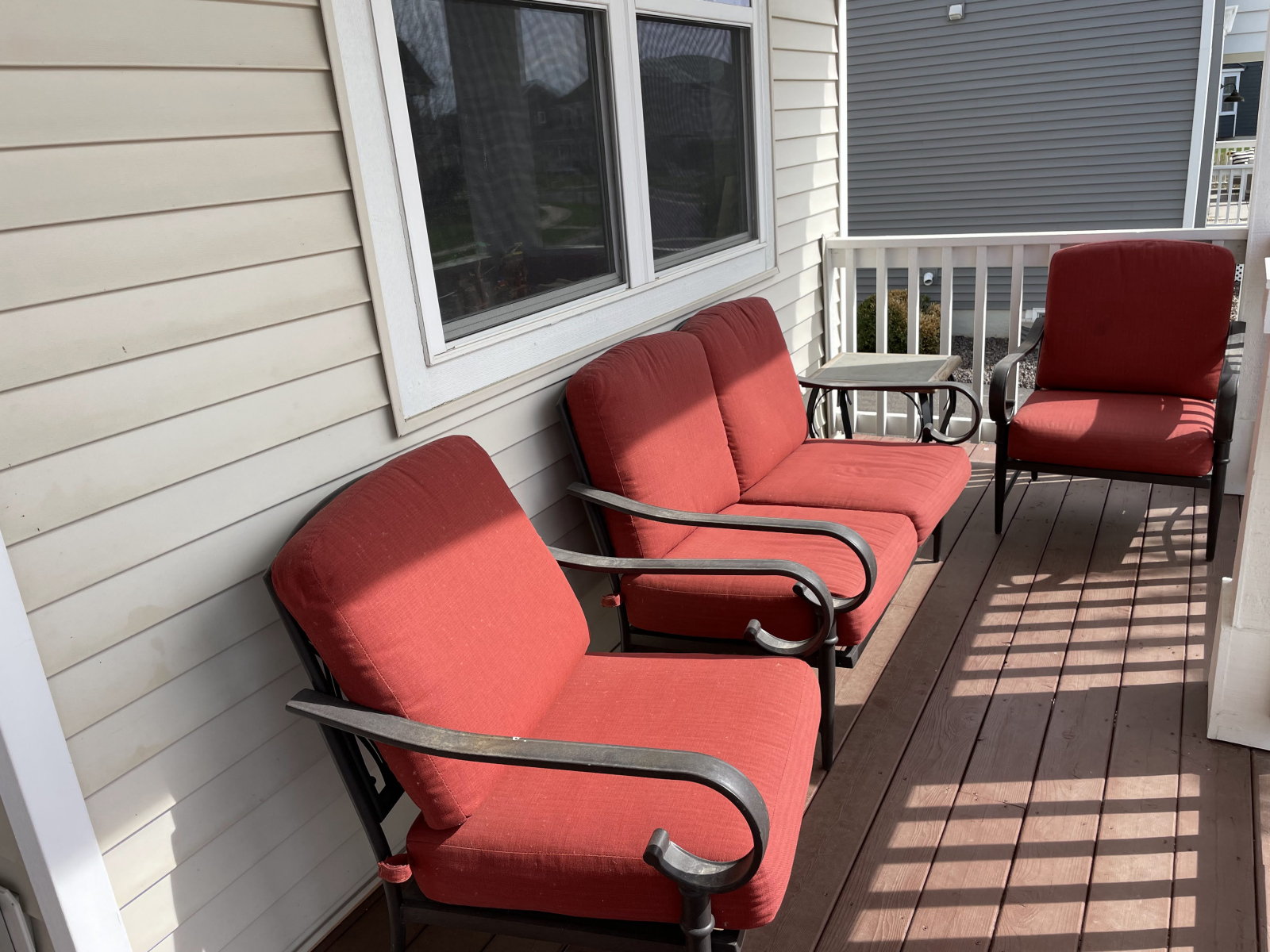 Schaduwrijk in de ochtenden, zonnig laat in de middag/ vroege avonden!