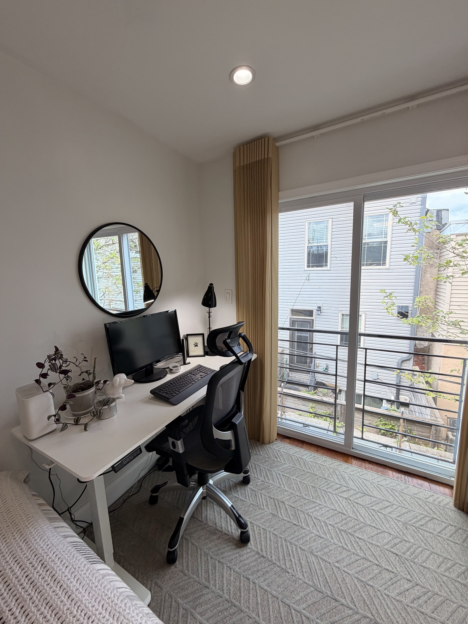 Stylish Private Room in  South Philadelphia Rowhome