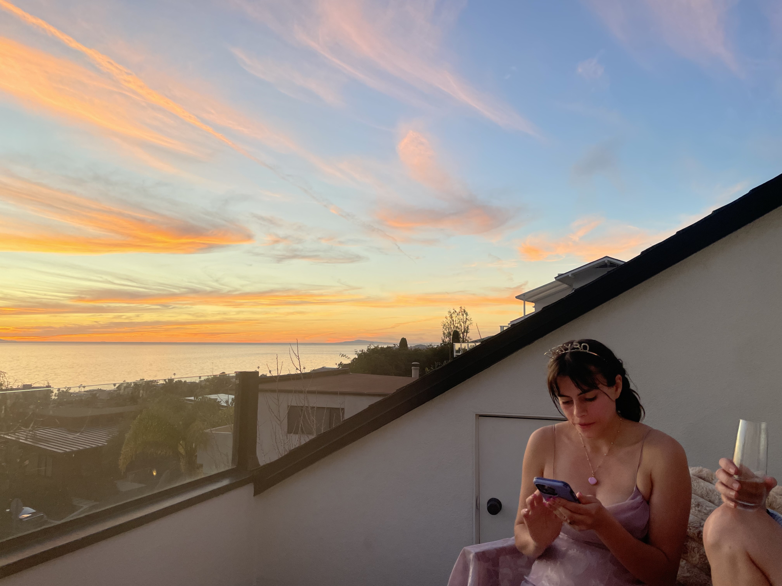 Vista sull'oceano, raggiungibile a piedi per i caffè e una bellissima spiaggia