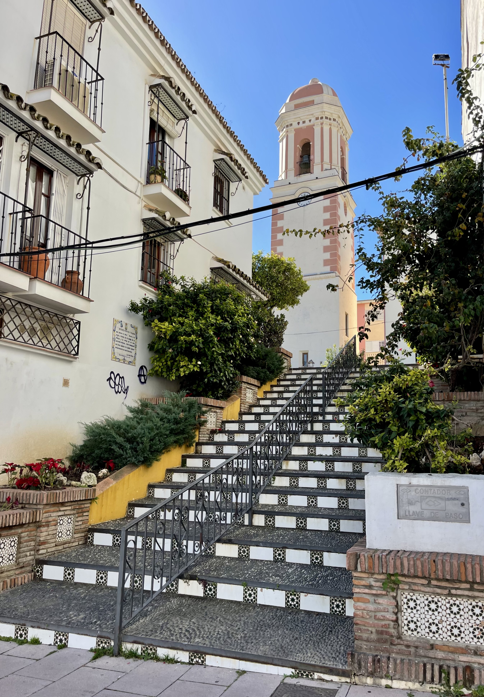 Uitgebreide trappen in het hart van Old Town Estepona