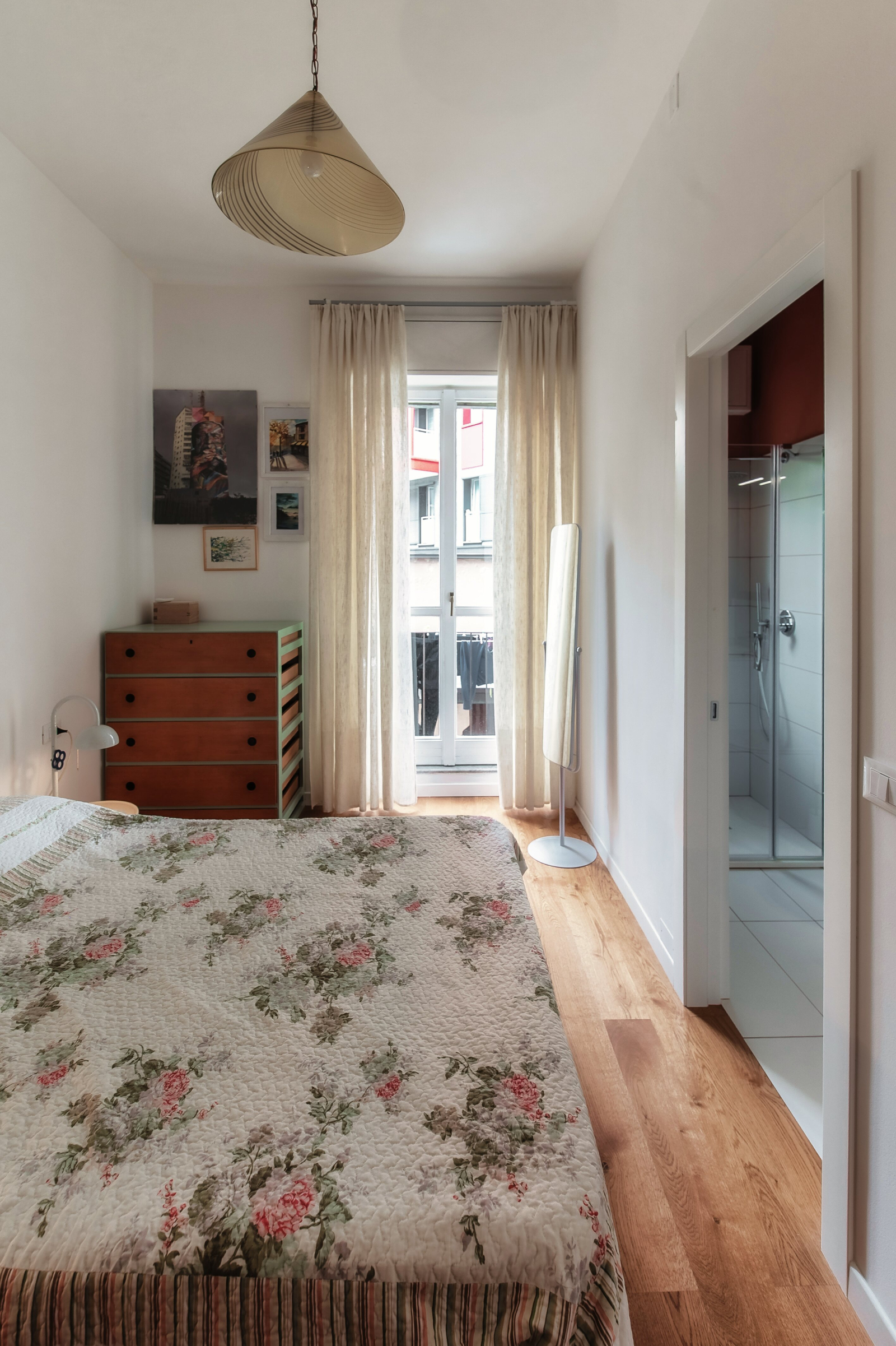 Dormitorio con cama queen size / baño privado en suite