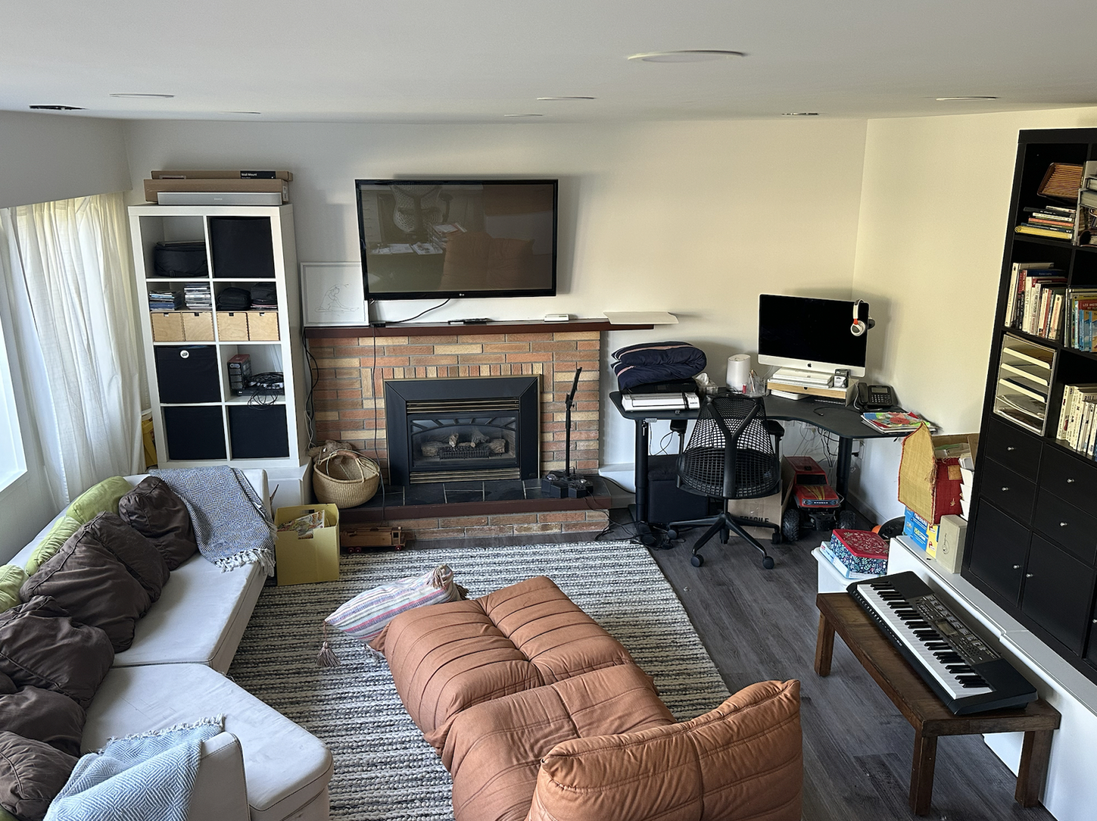 Camera familiare al piano inferiore con luce naturale