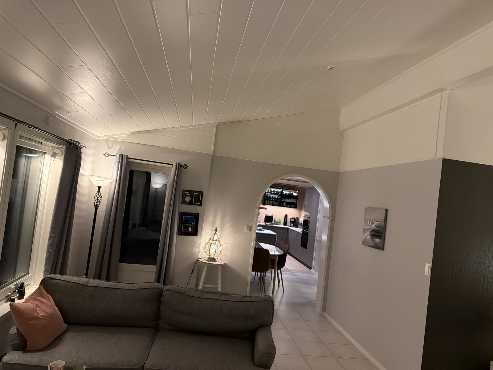 Casa de família norueguesa tranquila perto da natureza, no norte da Noruega.