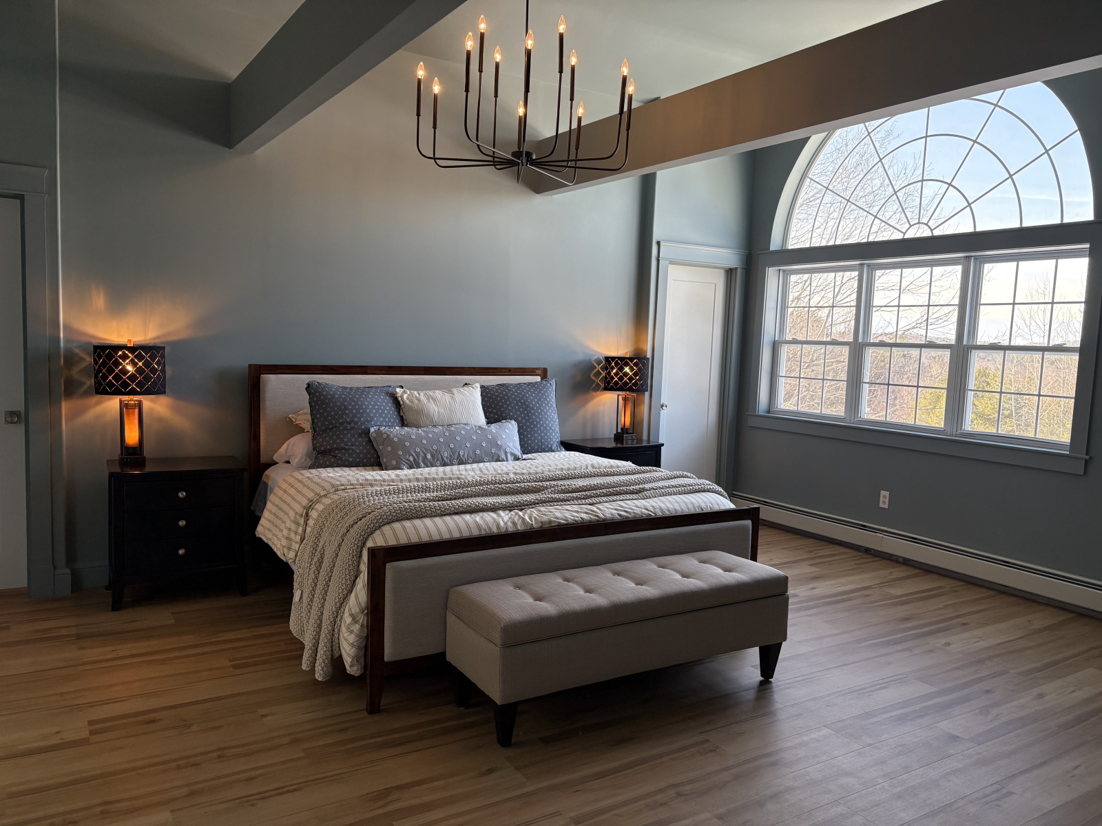 Camera da letto principale con vista verso ovest. Tramonti bellissimi!