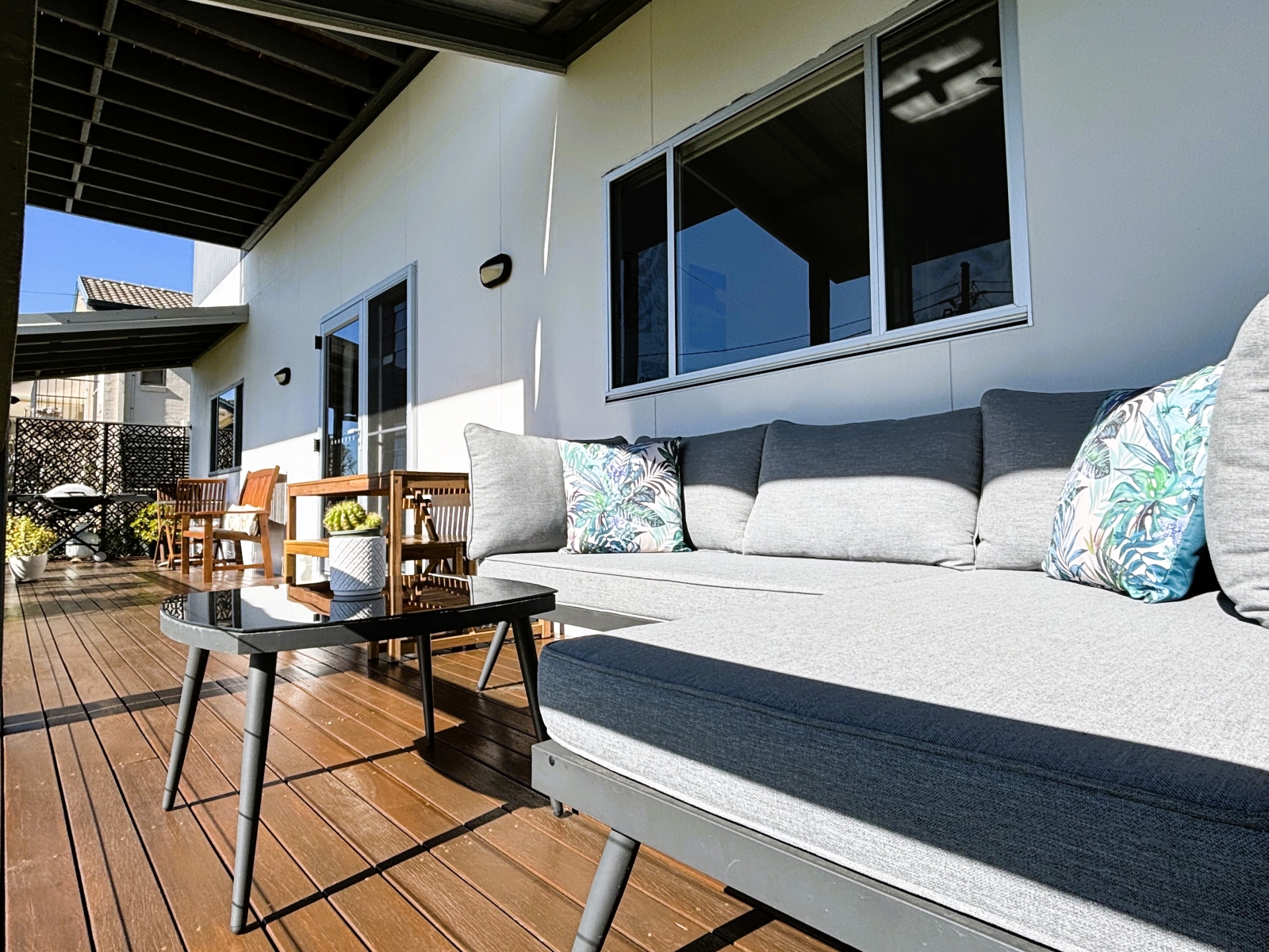 Gastensuite 60 meter van Beach & Surf! Mid-Century Modern sfeer
