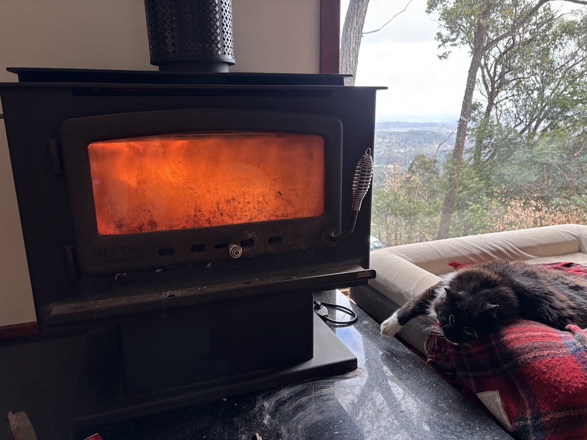 Thuis in de heuvels met uitzicht over de Yarra Valley en de skyline van het CBD, prachtige zonsondergangen en mini-geiten! <1 uur vanaf het stadscentrum