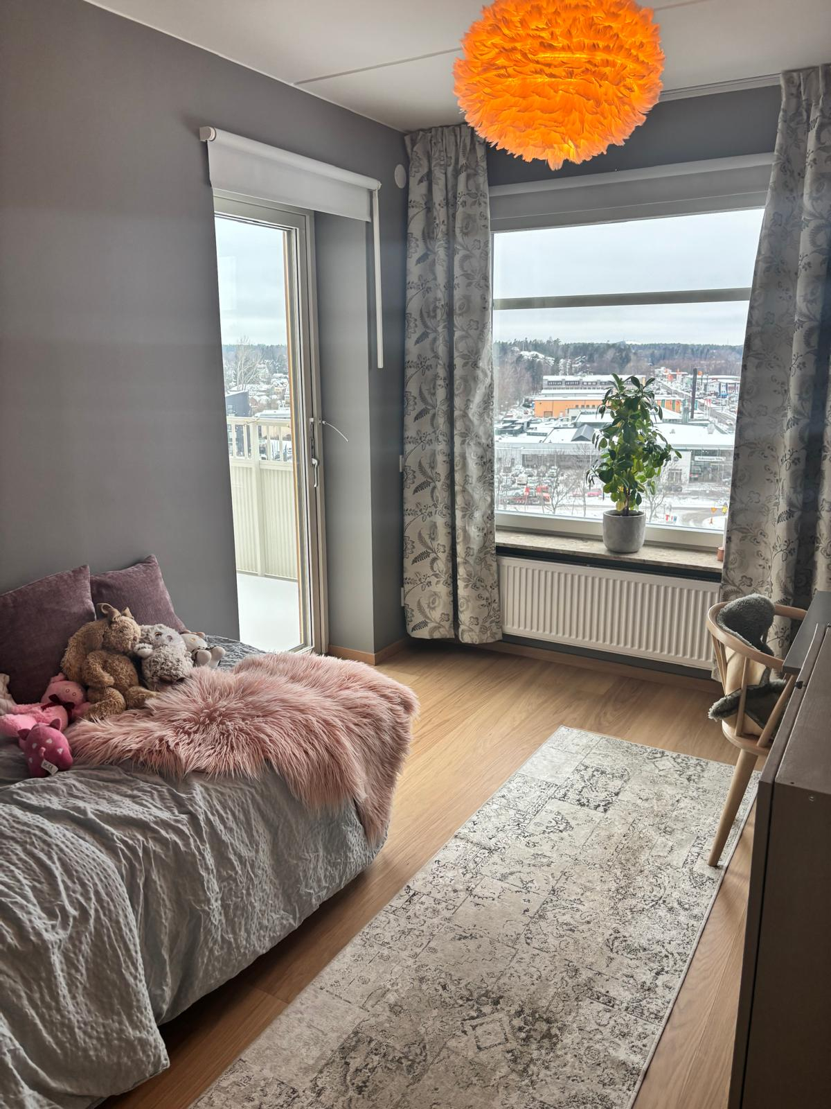 5-room penthouse with huge roof terrace and two balconys, excellent communications