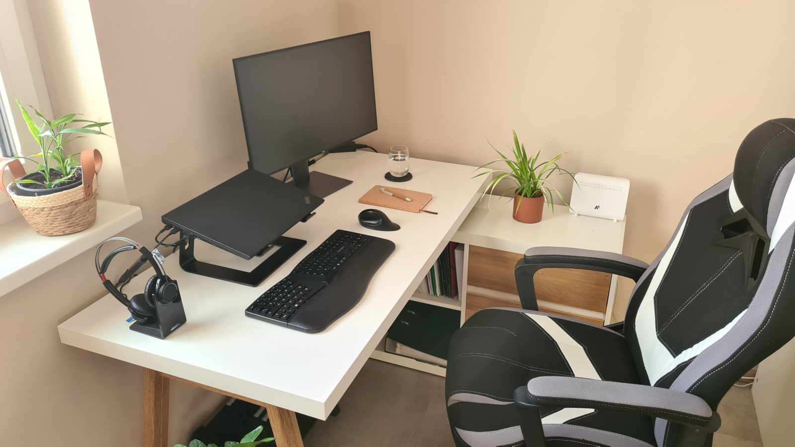 Bedroom1_workingspace