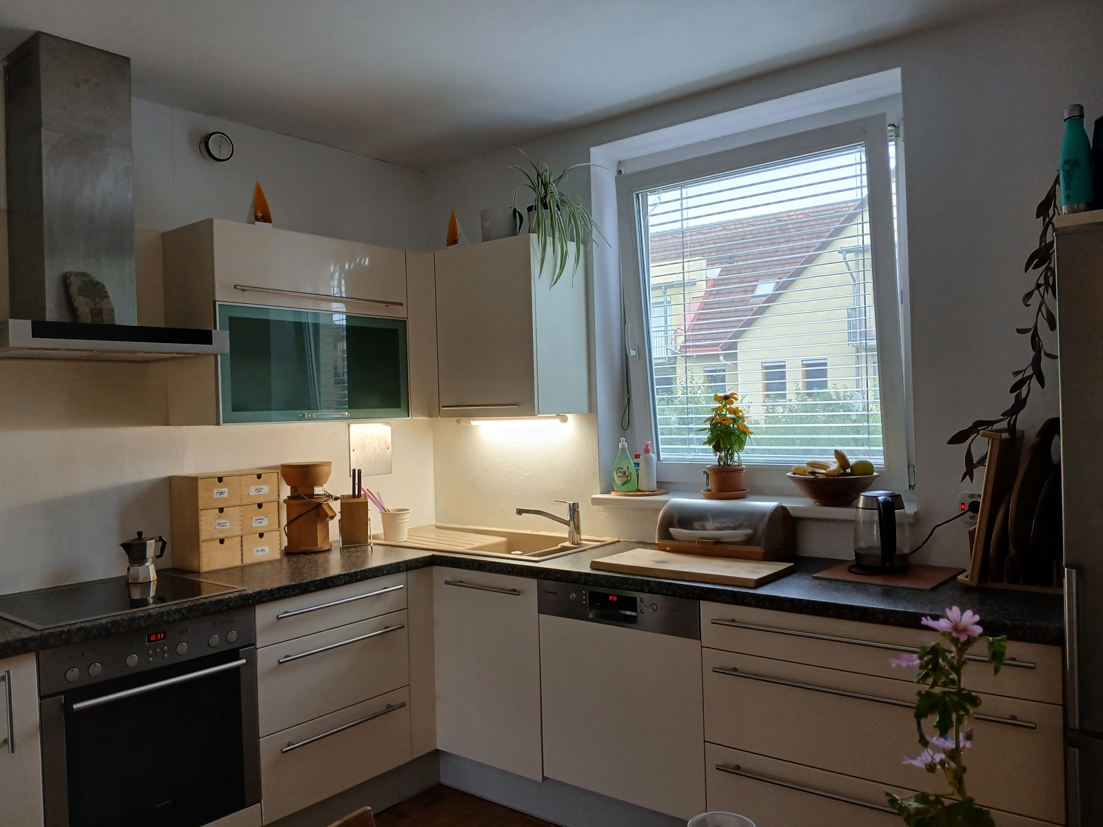 Venez vous reposer avec la possibilité de nombreuses activités à Graz et dans les environs. Appartement calme de 4 pièces avec grand balcon