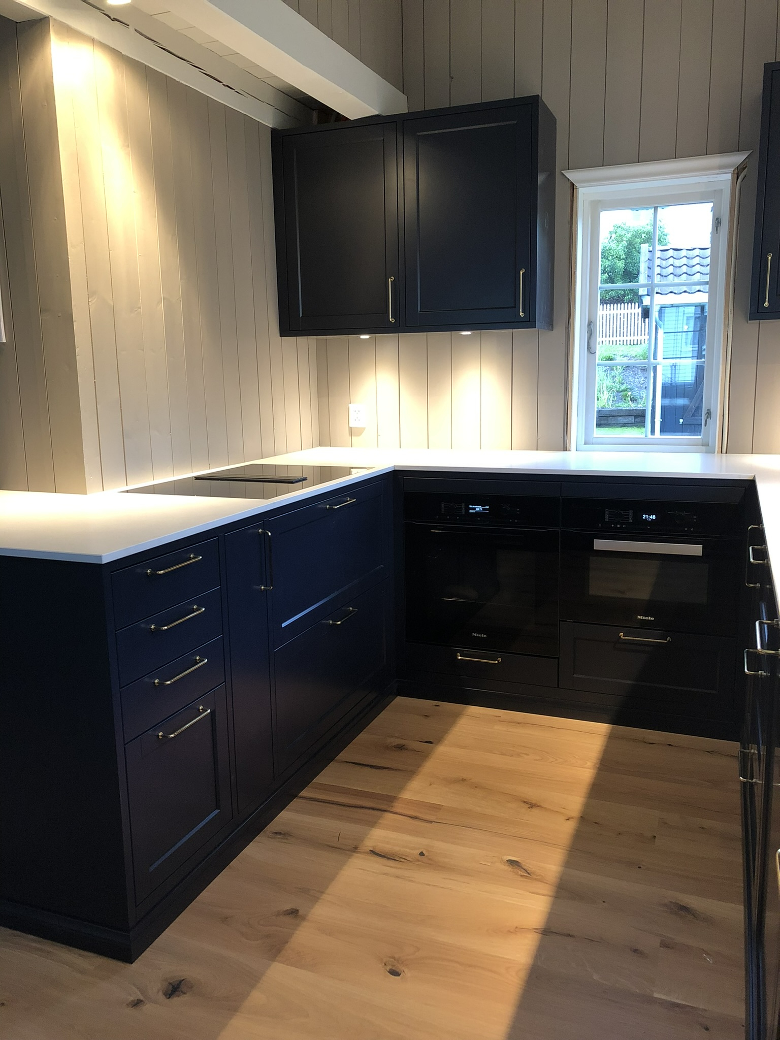 Gezinsvriendelijk Noors huis met tuin en natuur in de buurt