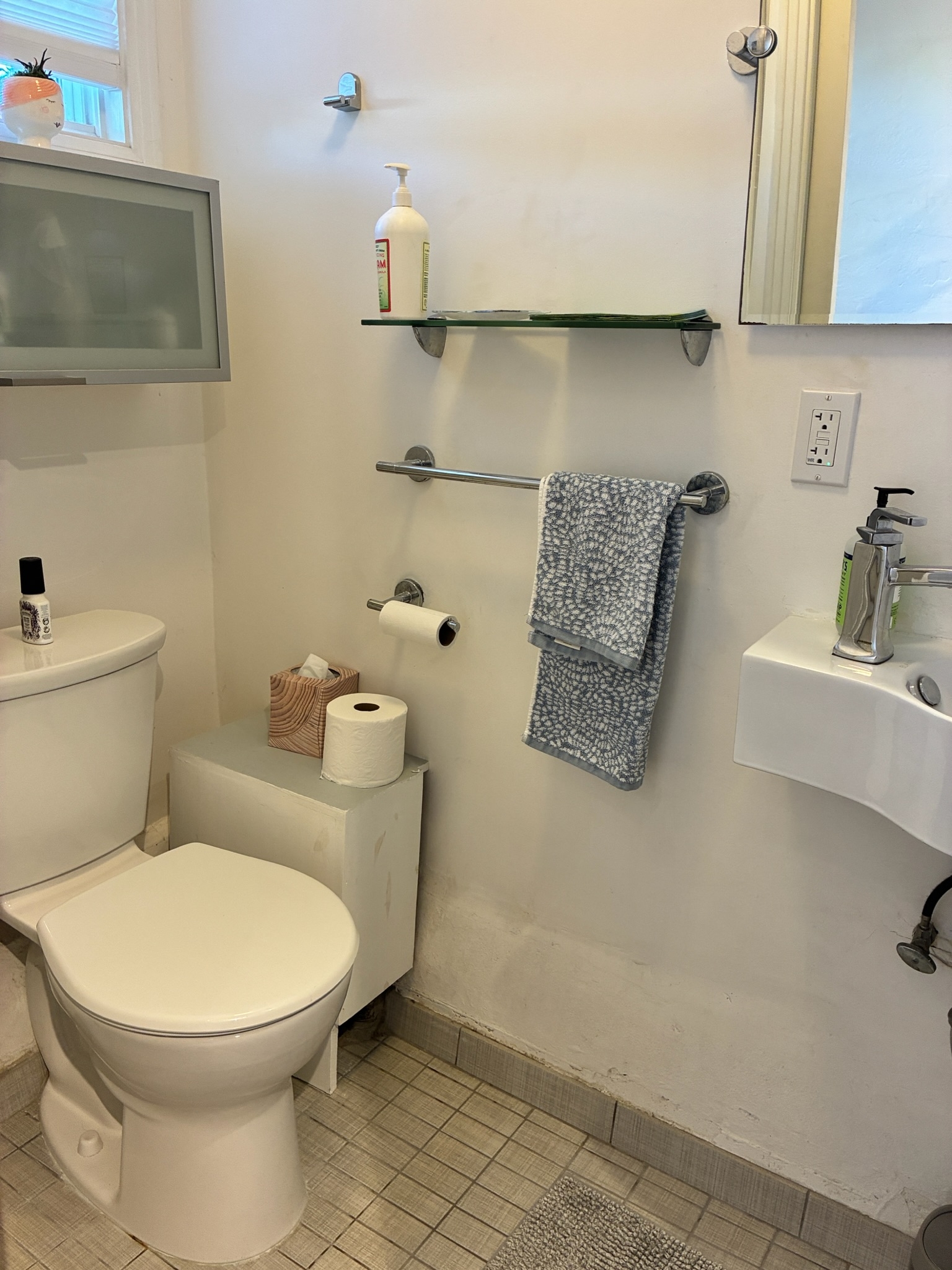 Bad im Erdgeschoss mit Dusche (nicht abgebildet)
