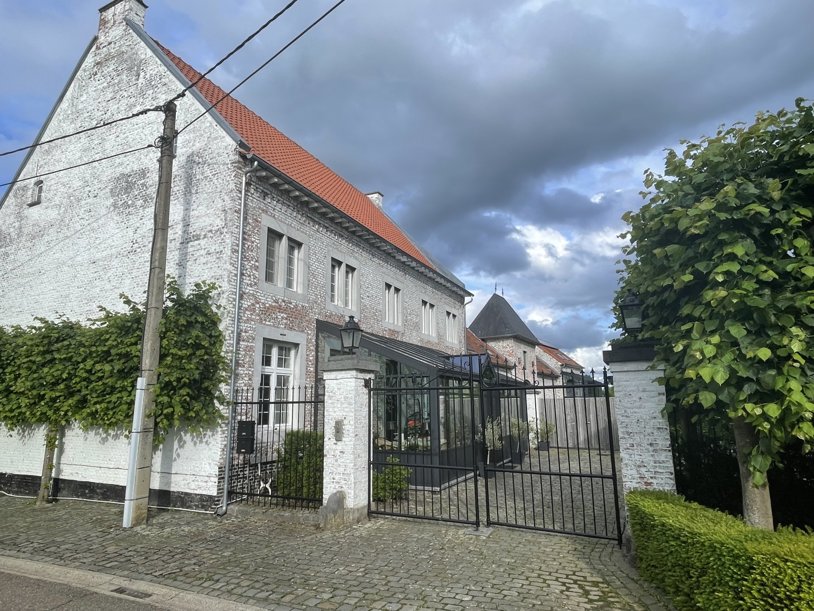 Vicaria histórica em ambiente rural próximo a Sint Truiden, Bélgica