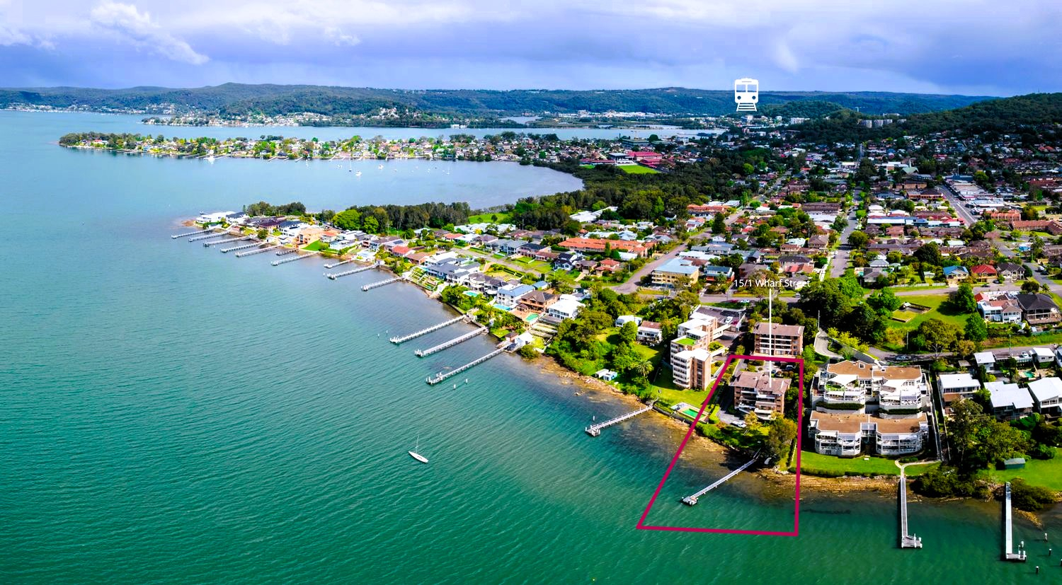 Nuestro apartamento de 2 dormitorios y 2 habitaciones está en el último piso de este edificio frente ...