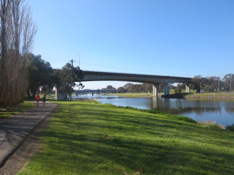 Paseando a lo largo del río Barwon