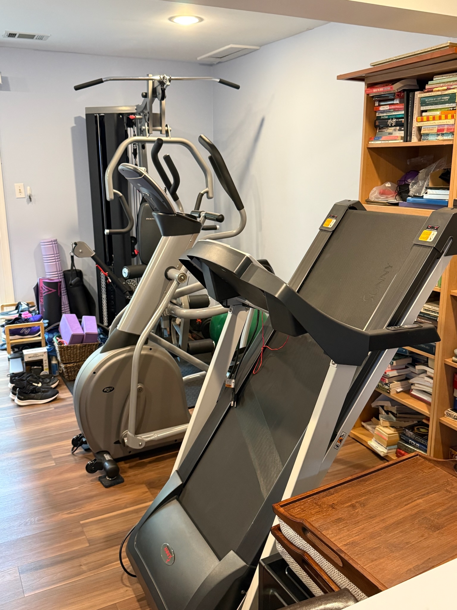 Gimnasio principal en el sótano de salida
