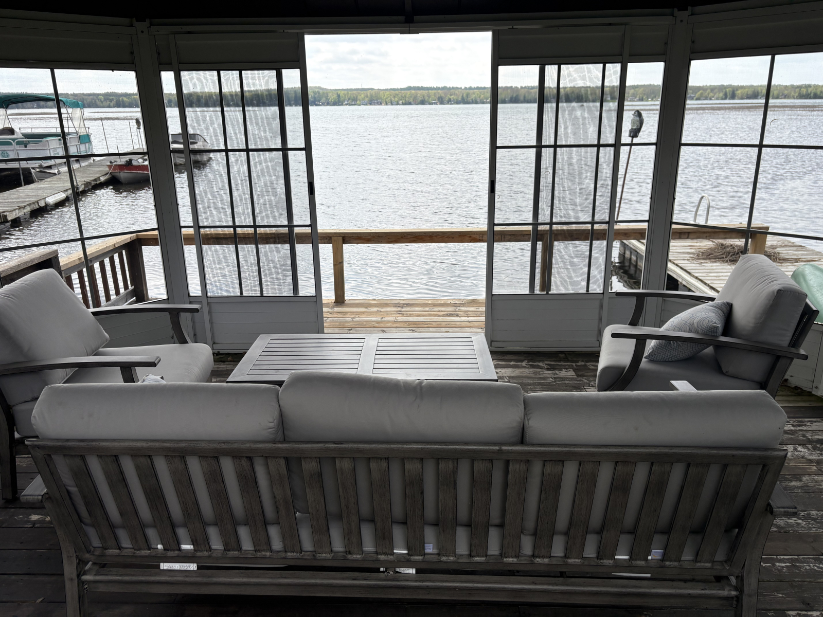 Maison de chalet au bord du lac située dans la ville avec l'eau la plus propre de l'Ontario !