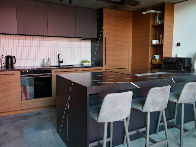 Loft arquitectónico de dos plantas con oasis en la azotea junto a la isla Granville