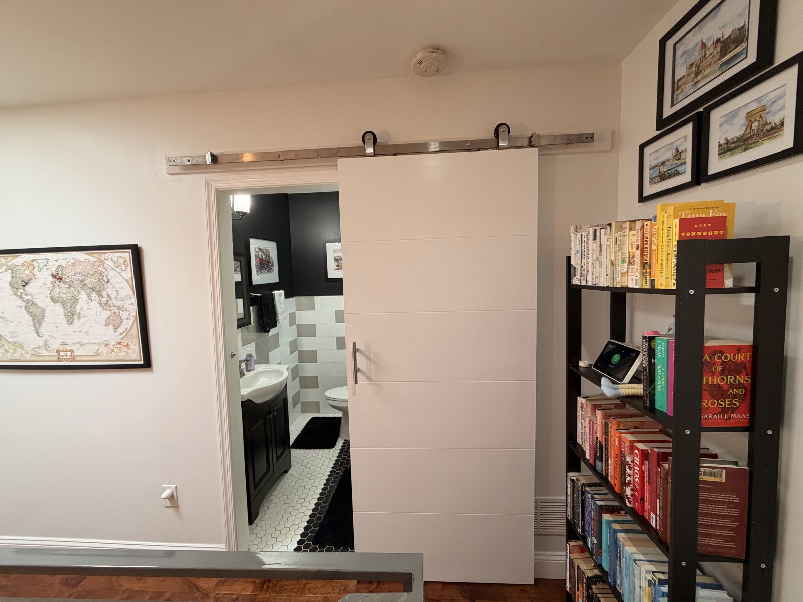 Stylish Private Room in  South Philadelphia Rowhome