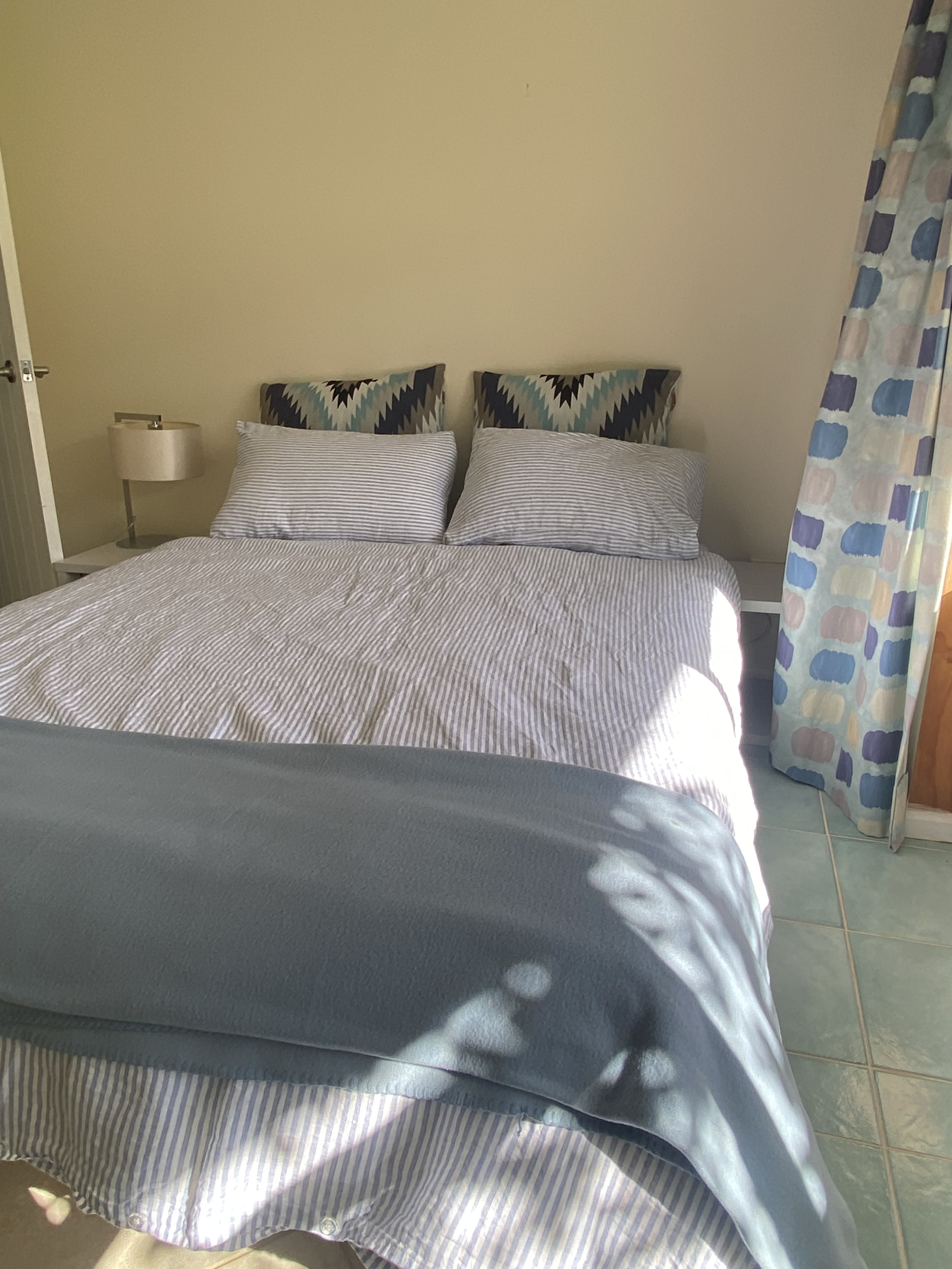 Well equipped holiday home with amazing privacy and seaviews.
