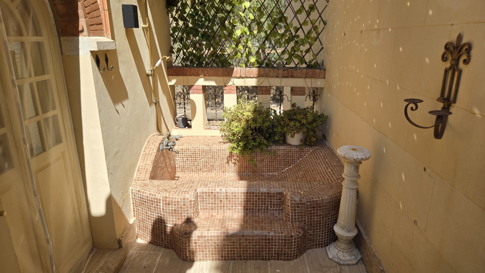 Turkish style mosaic bath tub