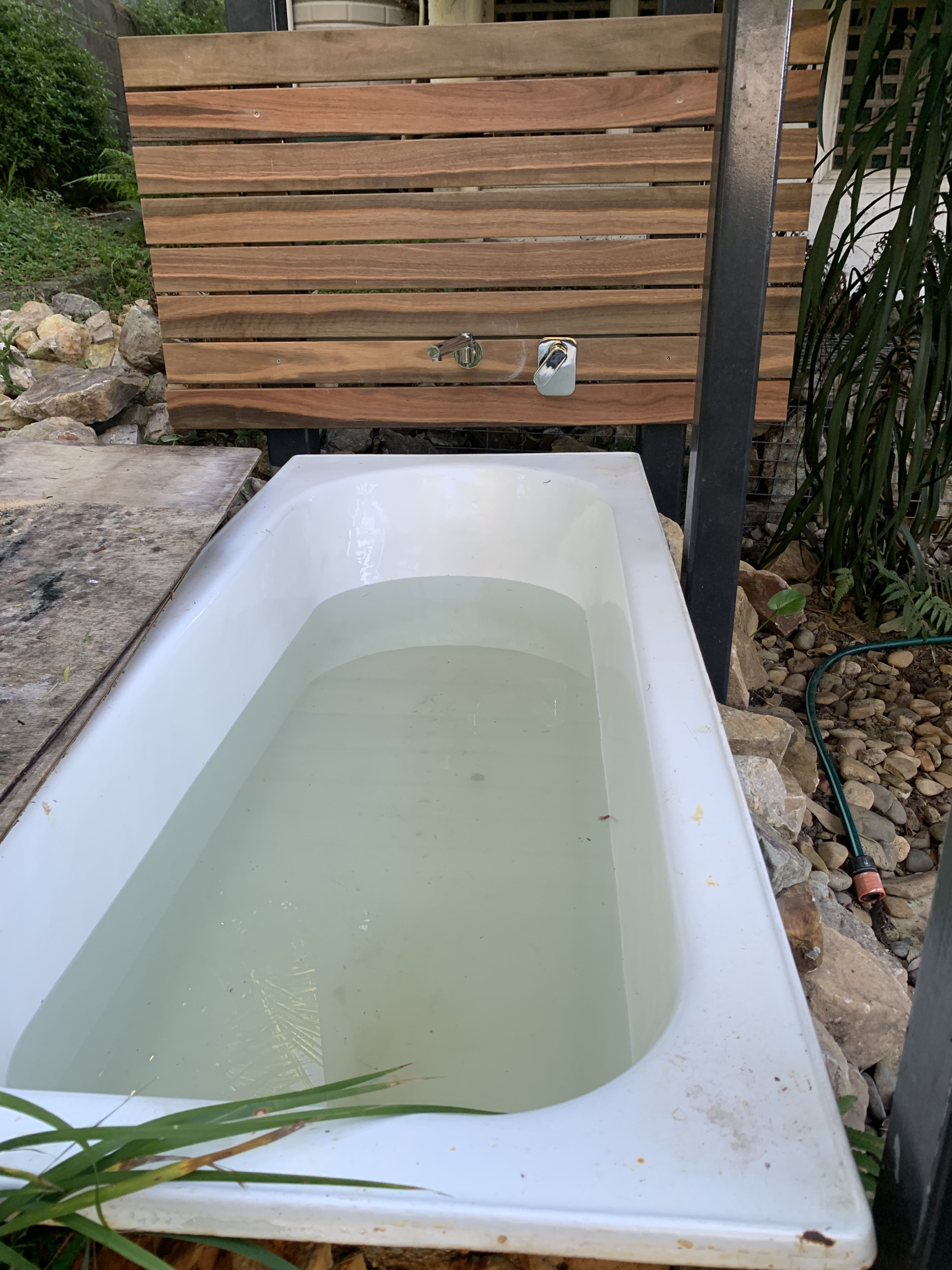 Nuestro baño rústico al aire libre