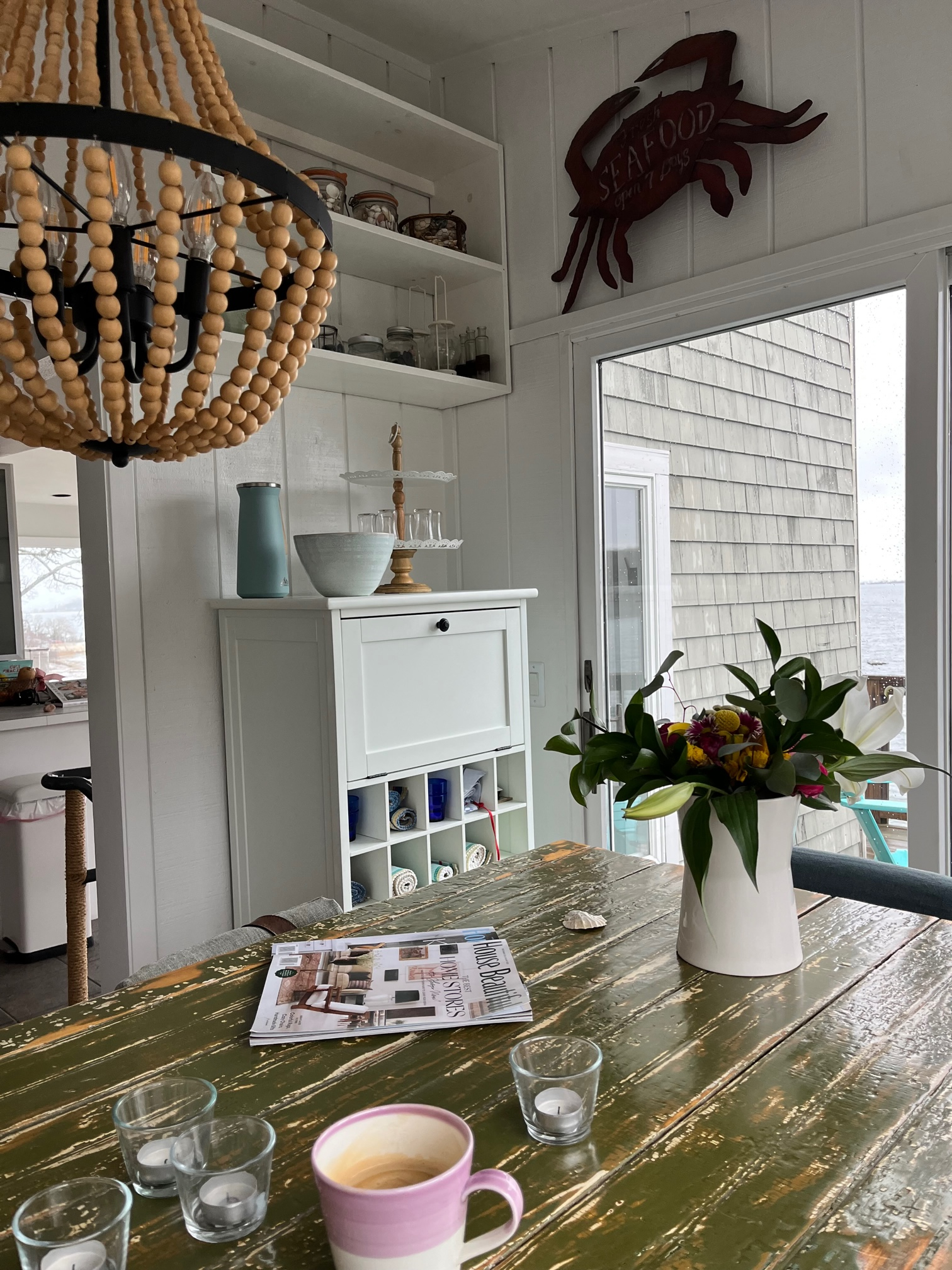 Salle à manger juste à côté de la cuisine