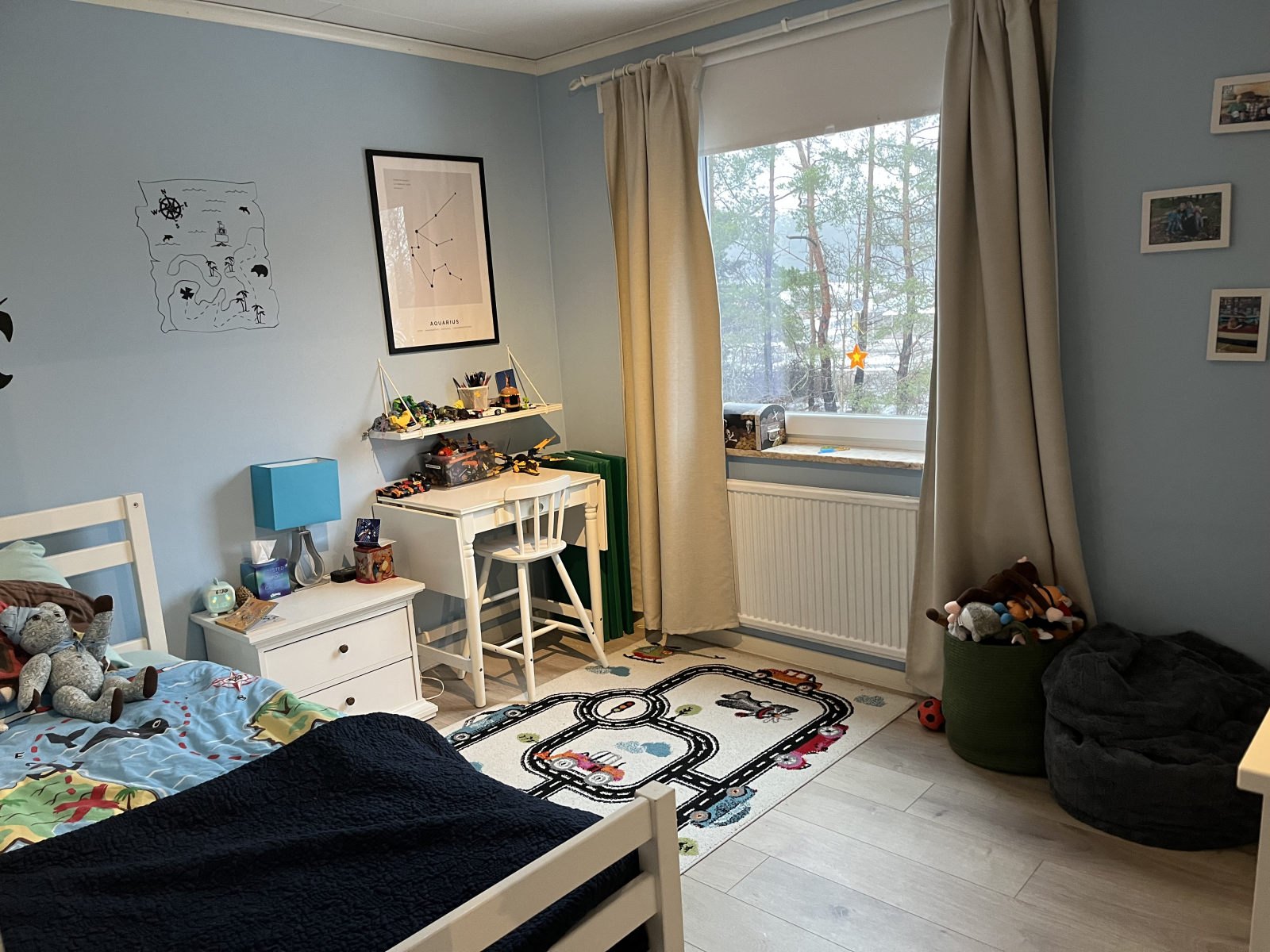 Chambre avec lit simple