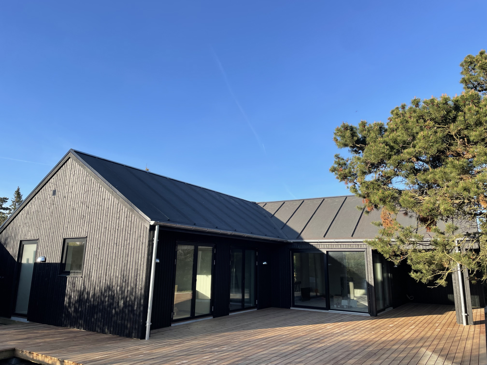 La casa desde el lado del jardín