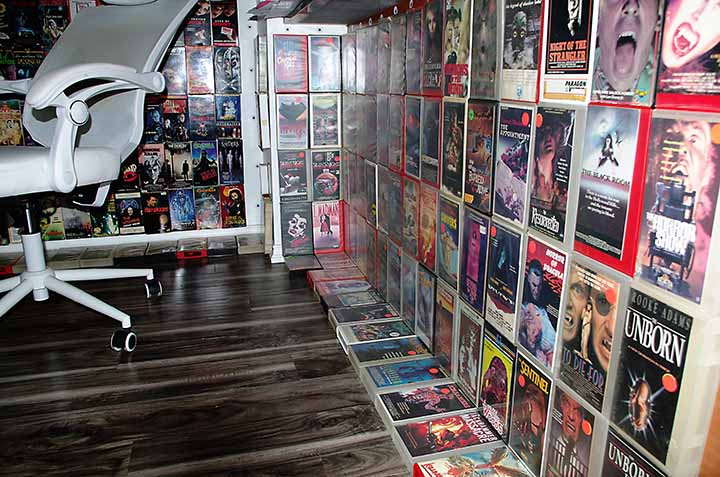 Wereld's enige Live-In videotheek · 1200+ VHS-banden