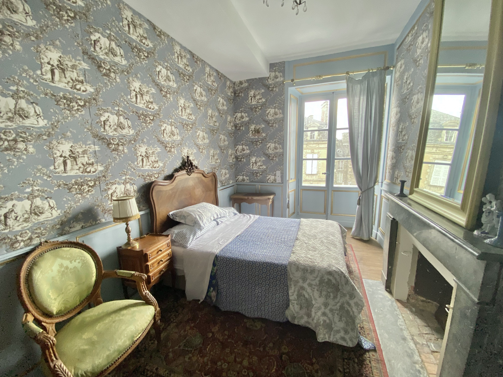 Quarto Baronesa Boudoir e portas francesas com vista para os jardins quadrados, quarto original de 1 ...