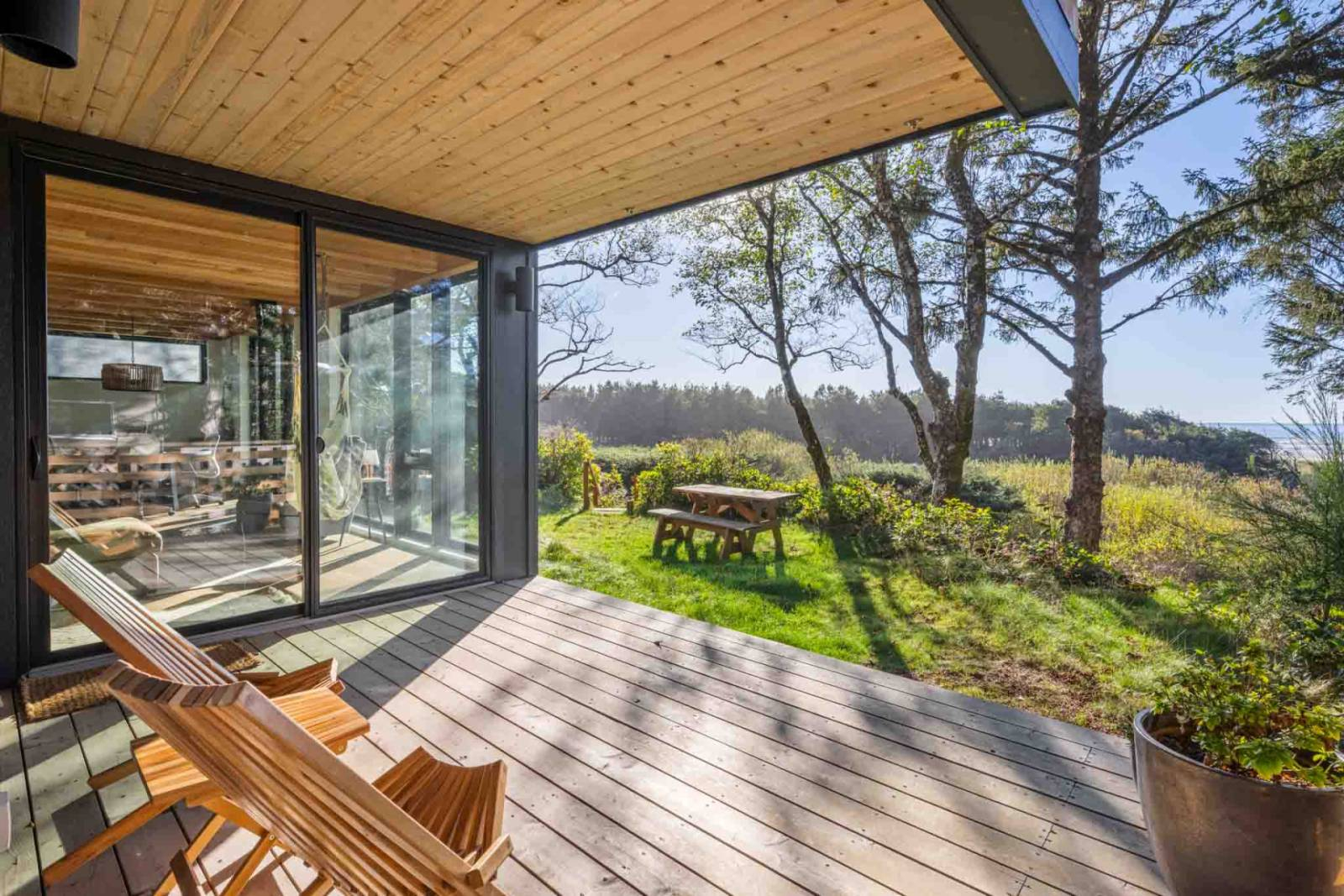 Modern huis aan het strand met uitzicht