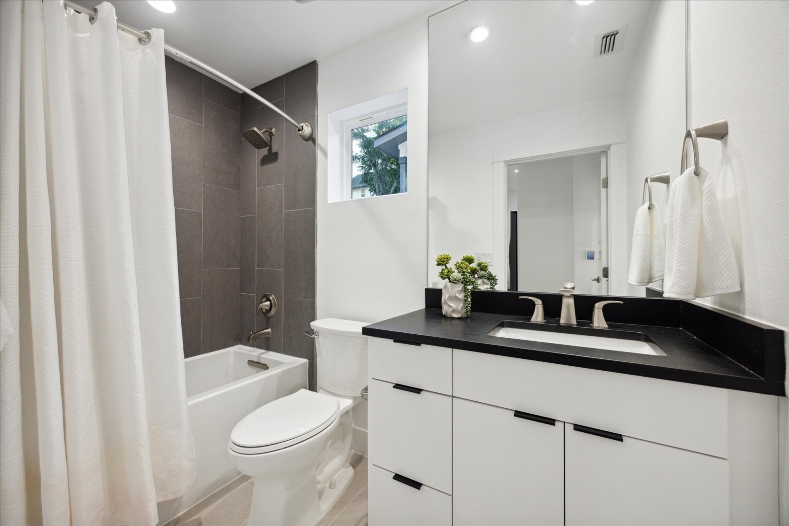 Lichterfülltes East Austin Bungalow – Gehen Sie überall hin!