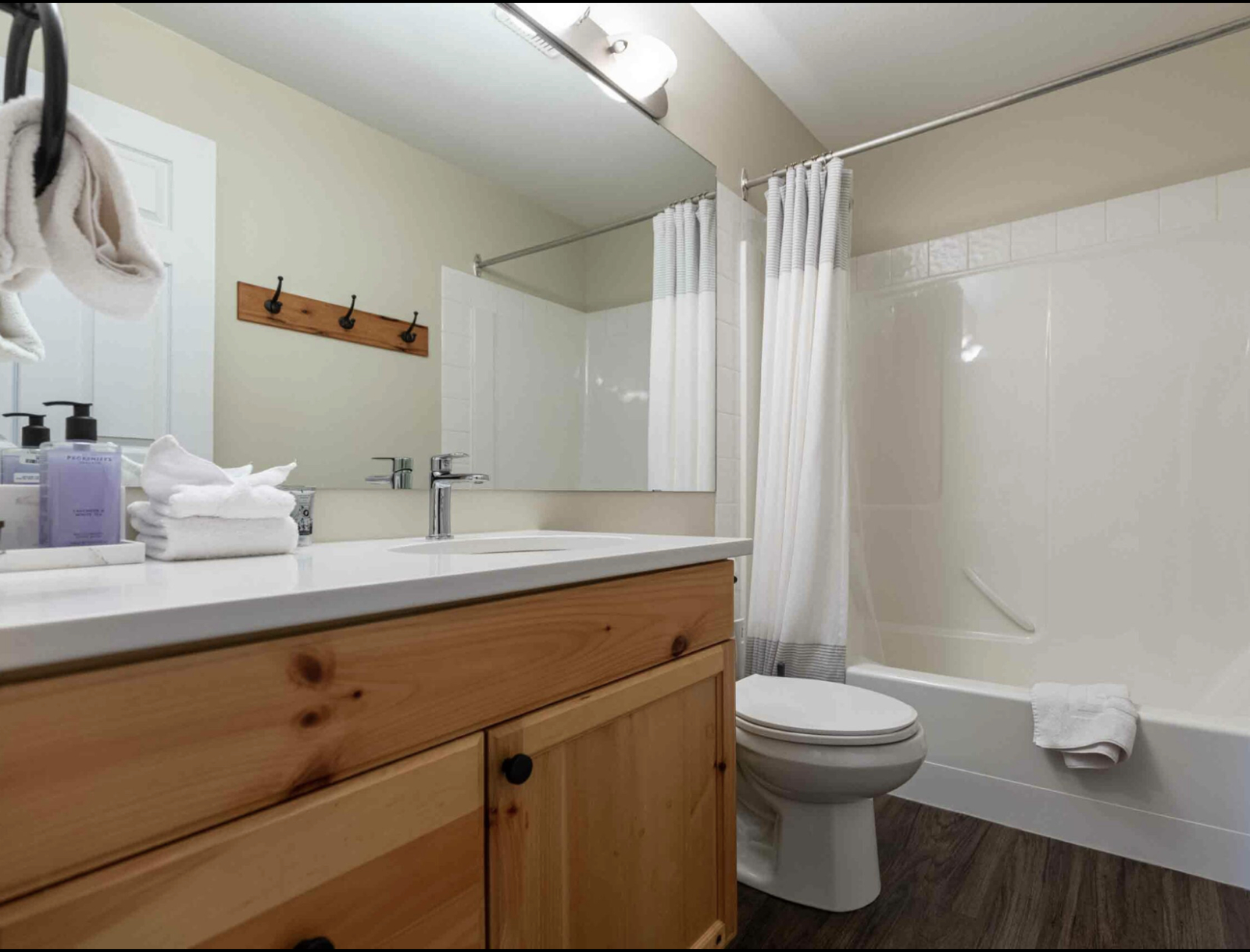 Cozy Mountain Retreat | | Ski, Golf, Bike, Hike & Explore
