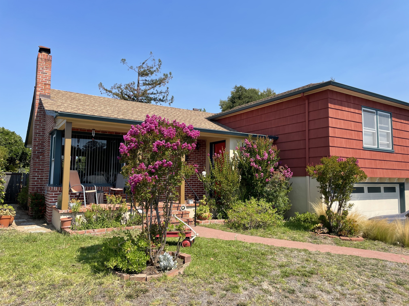 Frente a nuestra casa, más grande de lo que parece