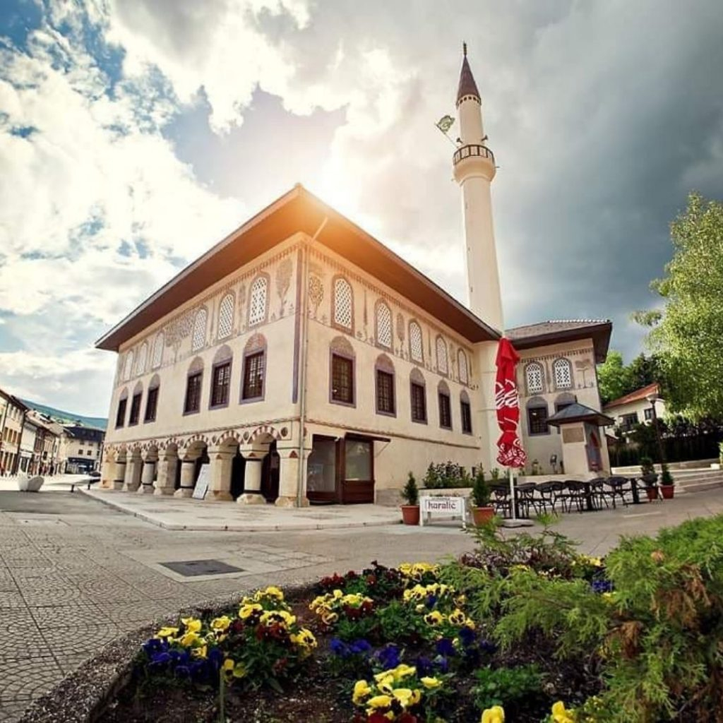Travnik is een klein maar levendig stadje in centraal Bosnië en Herzegovina. Het is vooral bekend om ...