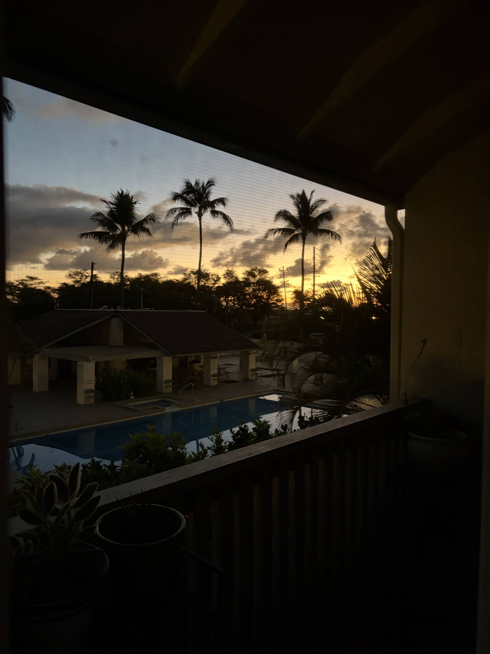Island Time:  Oahu, Hawaii.  Relaxing home conveniently located for all your island adventures.