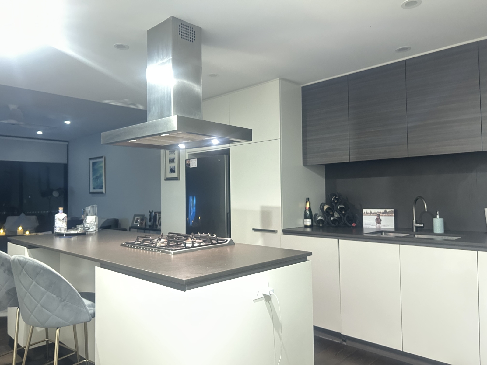 Apartamento moderno de dois andares com vista para a baía